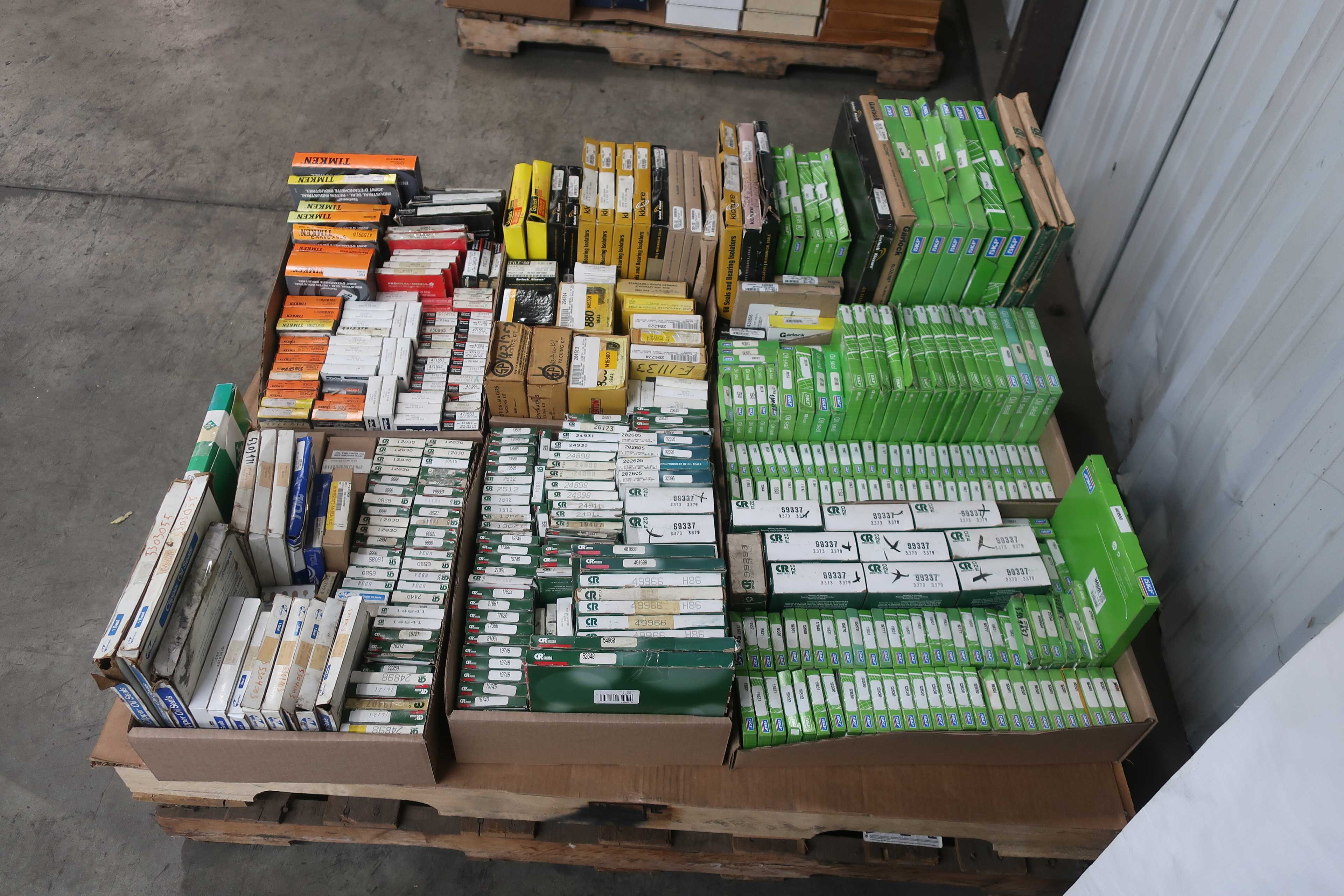 BULK QTY OF OIL SEALS - OIL SEAL
