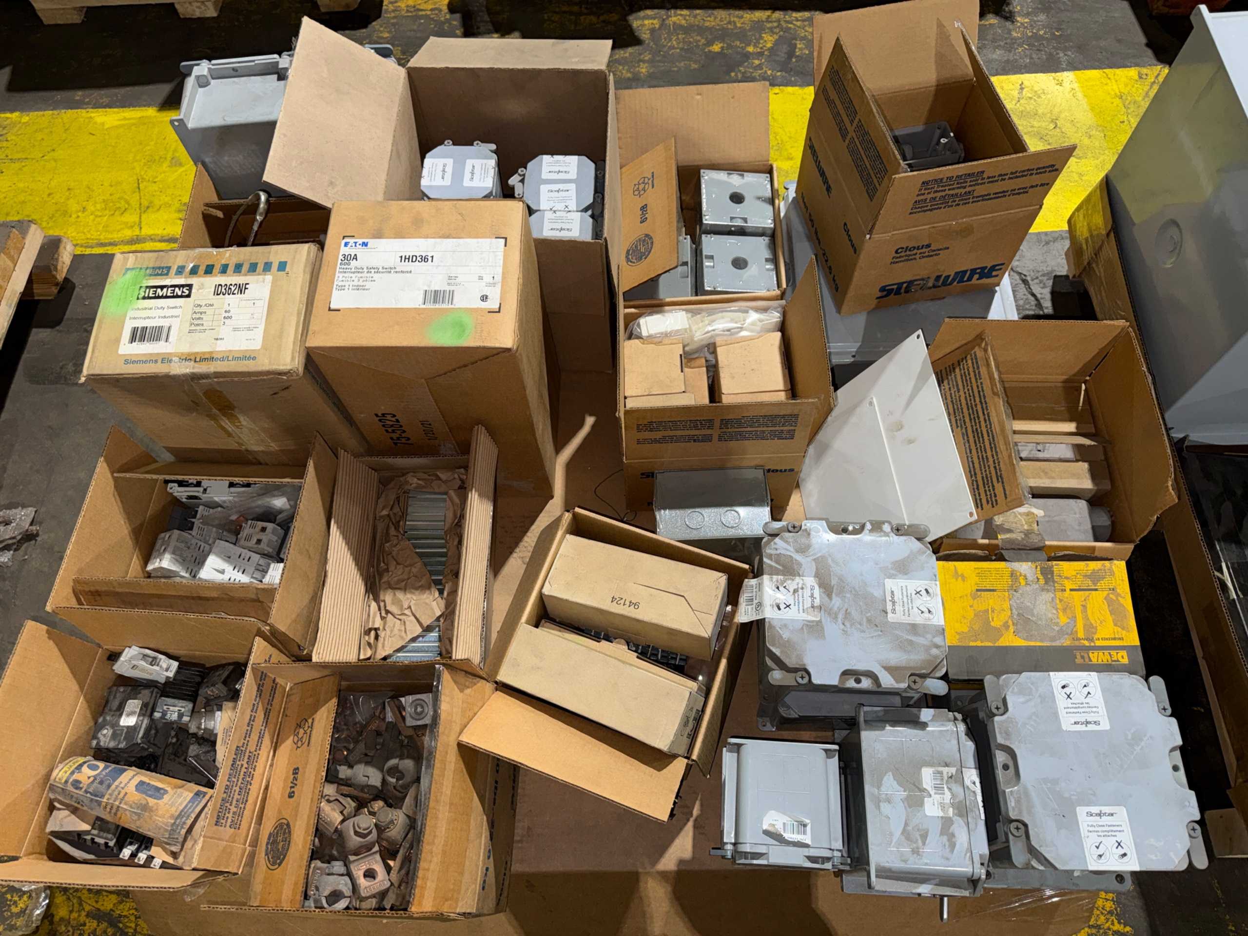 Bulk QTY of Electrical Components - ELECTRICAL COMPONENTS