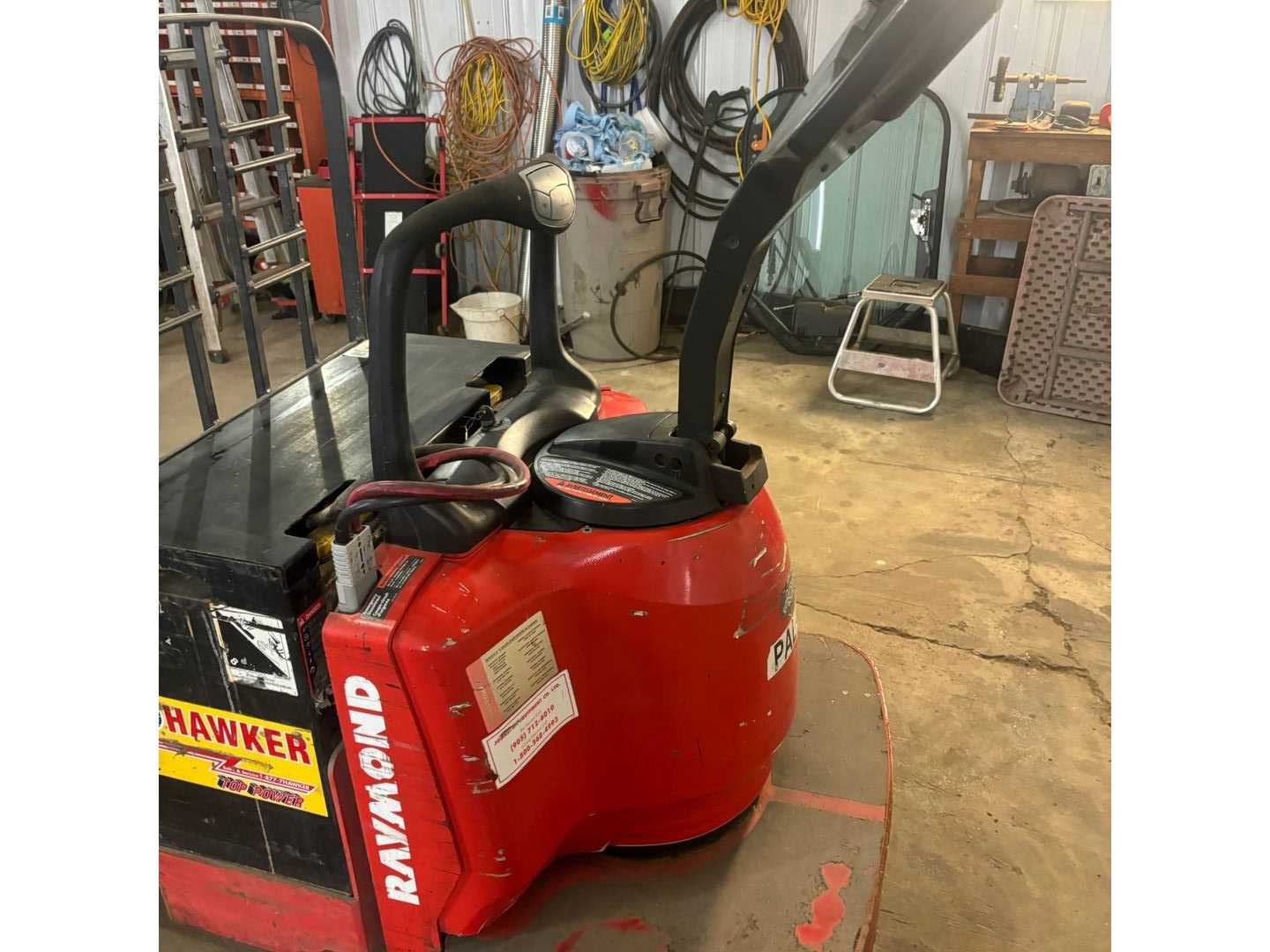 RAYMOND 8400 ELECTRIC PALLET JACK - ELECTRIC PALLET JACK