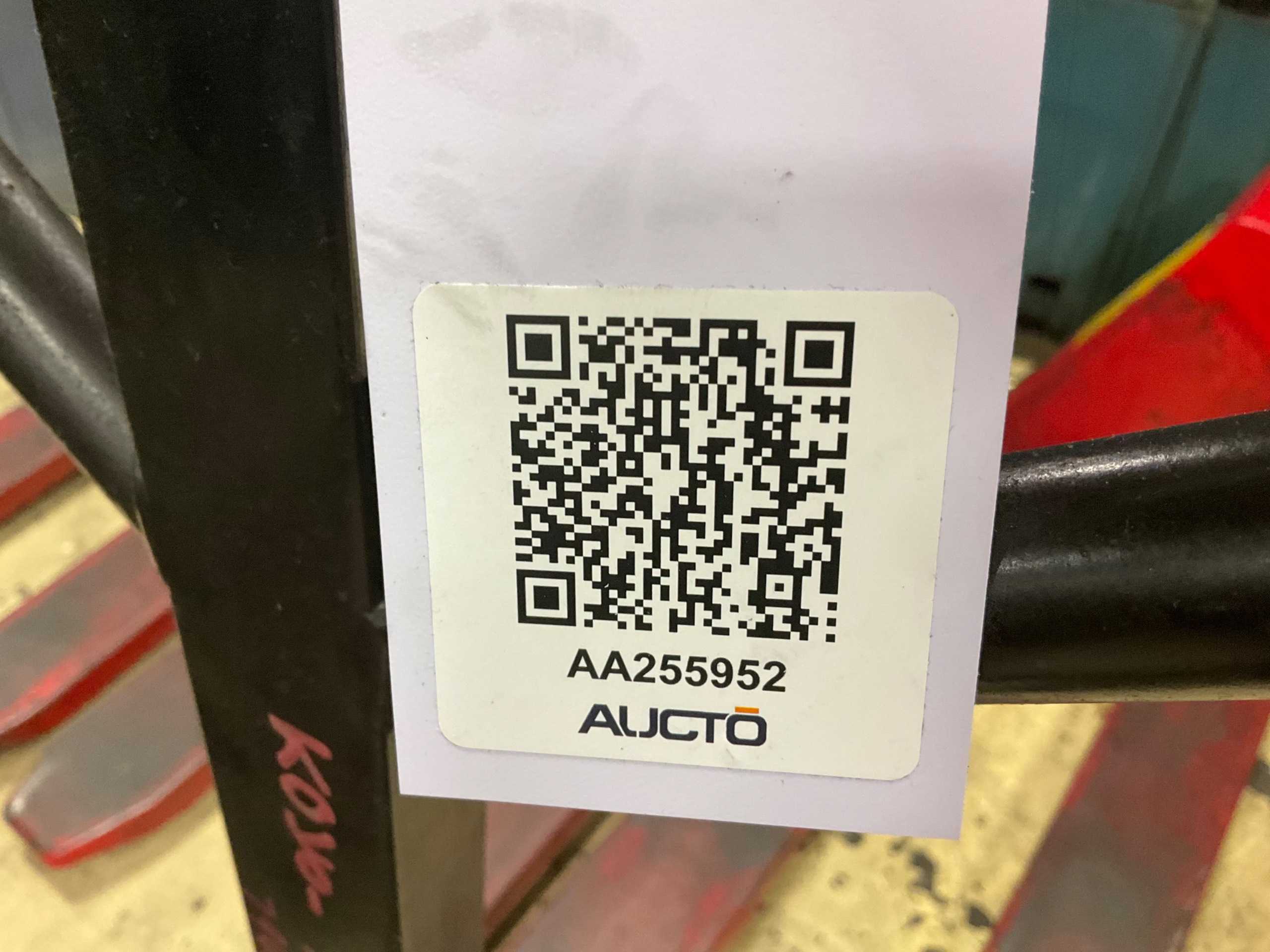 QTY 3: MANUAL PALLET JACK - MANUAL PALLET JACKS