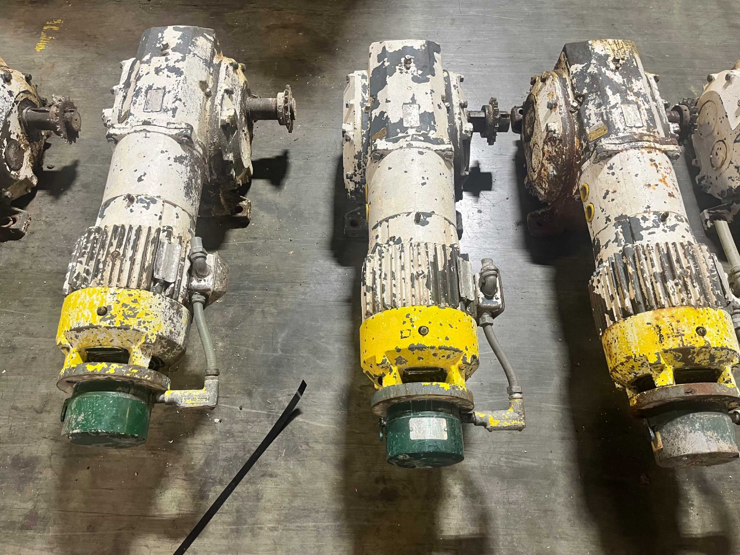 QTY 3: RELIANCE 213CG40A GEARMOTOR - GEARMOTOR