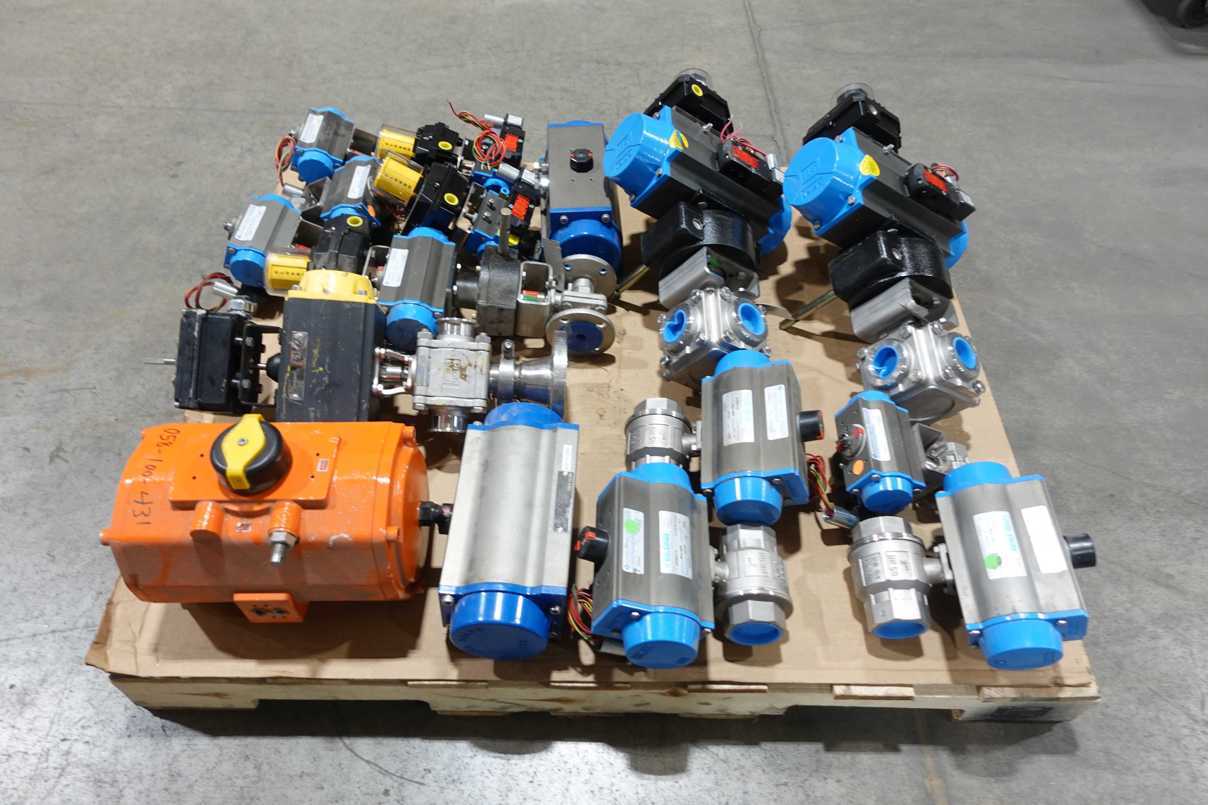 PALLET OF ASSORTED VALVE ACTUATORS, VALBIA, BETTIS, SHAPPE, ABZ - ACTUATOR