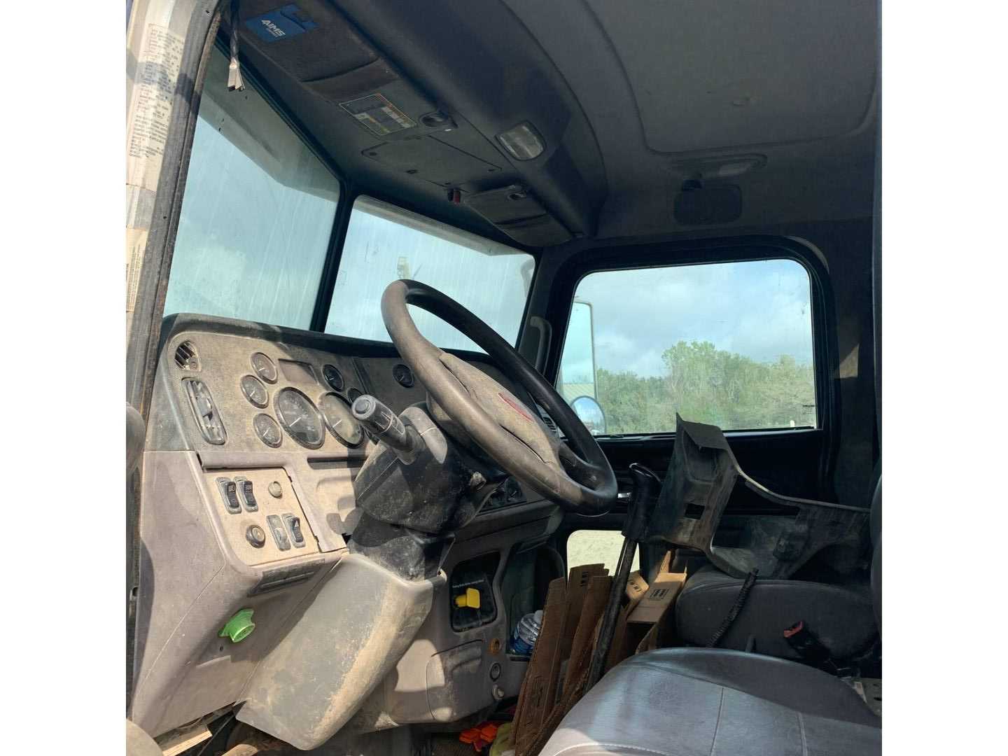 2015 PETERBILT 367 HYDRO EXCAVATION TRUCK - SERVICE TRUCKS