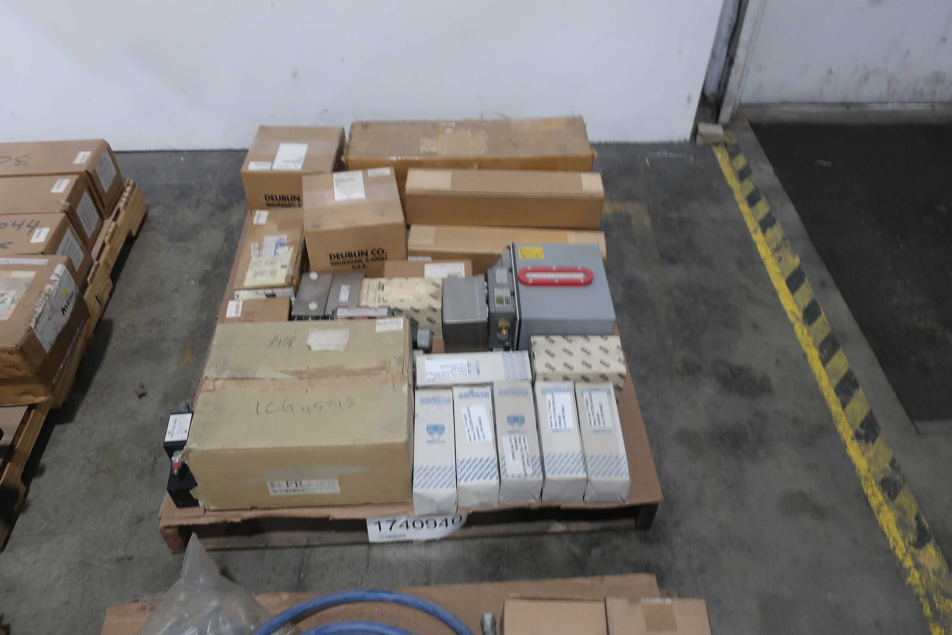 SKU 1740940 - 4 PALLETS OF ASSORTED HYDRAULICS - HYDRAULIC PARTS