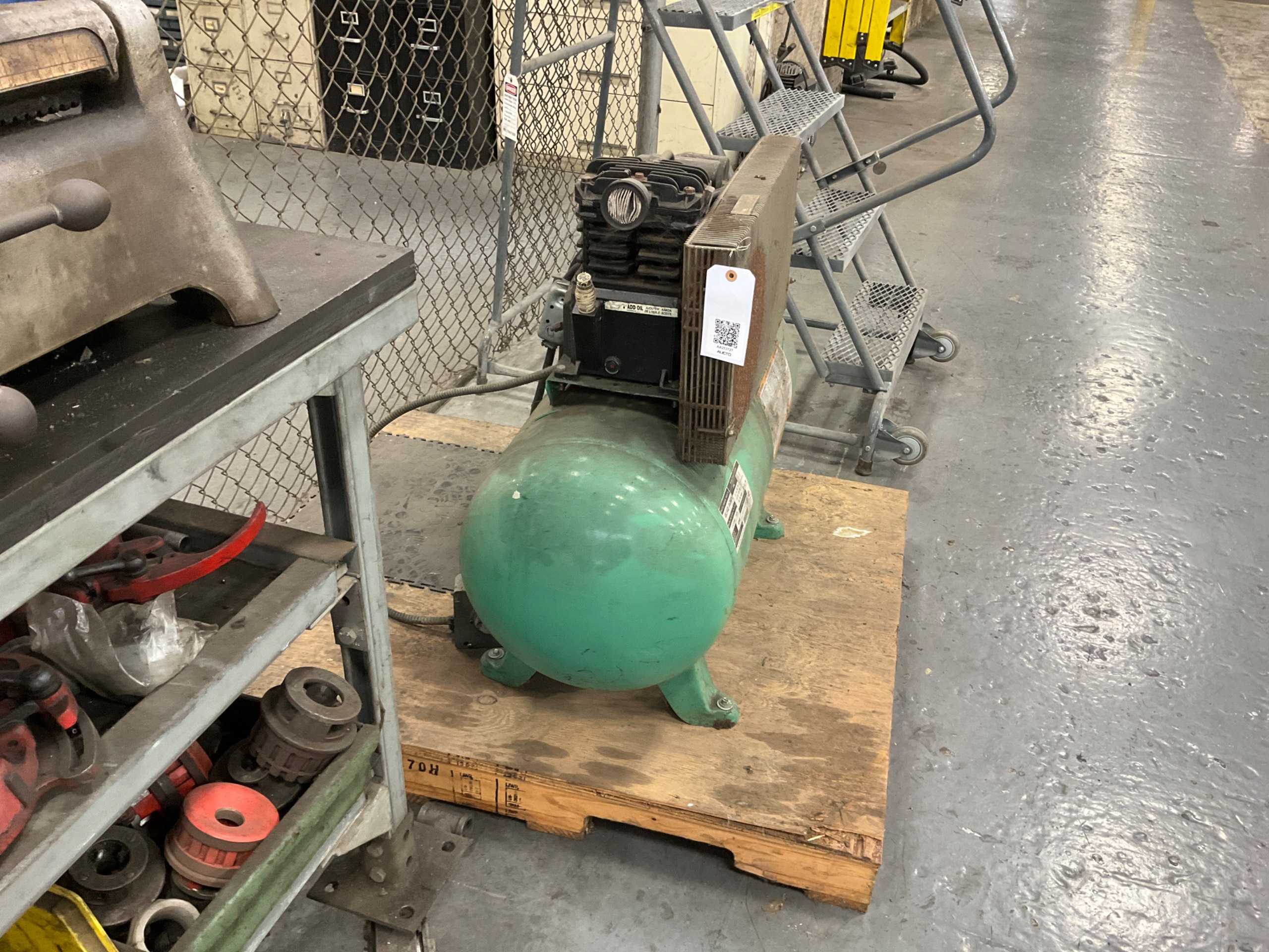 DAYTON SPEEDAIRE 4B234D STATIONARY AIR COMPRESSOR - STATIONARY AIR COMPRESSOR