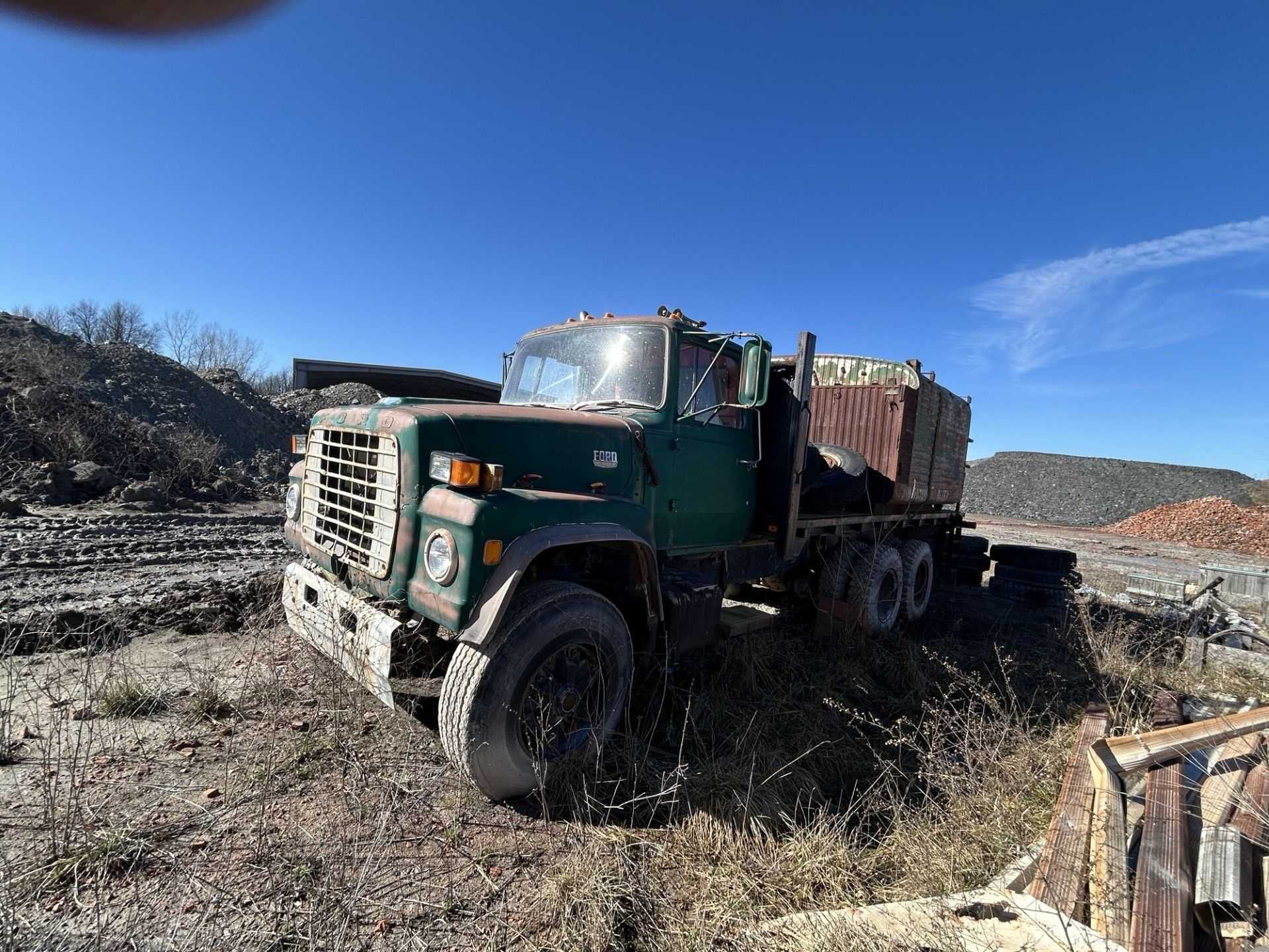 1978 FORD L8000 TANKER TRUCK, 3500 GAL, CAT 3208 DIESEL, 6X4, MANUAL 5+4 TRANS - TANKER TRUCKS