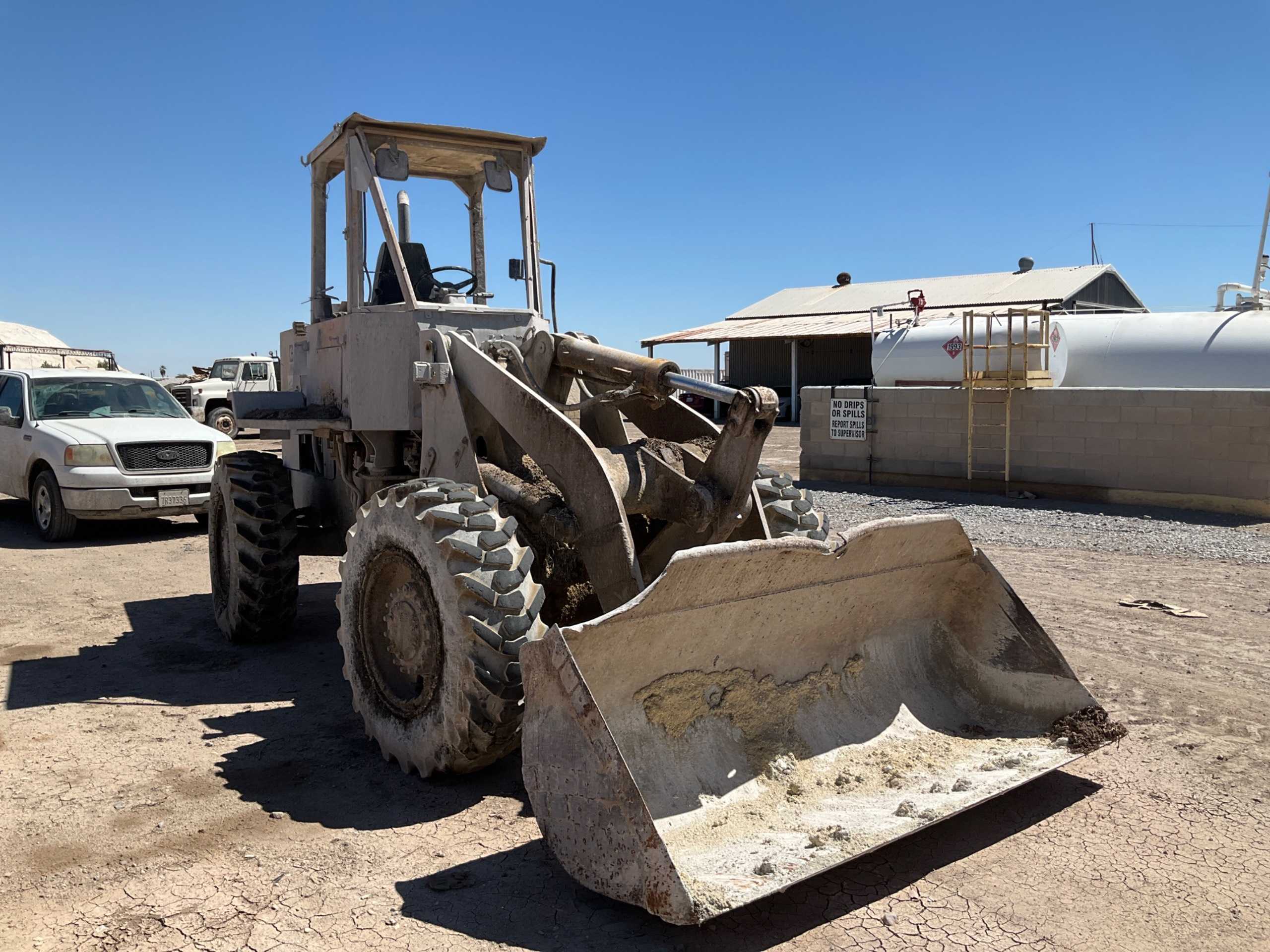 CATERPILLAR 916 WHEEL LOADER - WHEEL LOADERS