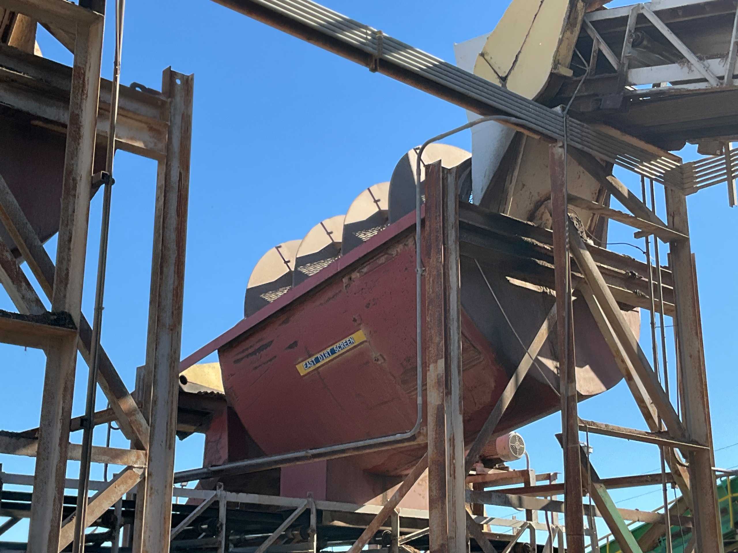 ROTATING SOIL SCREEN - SCREENS