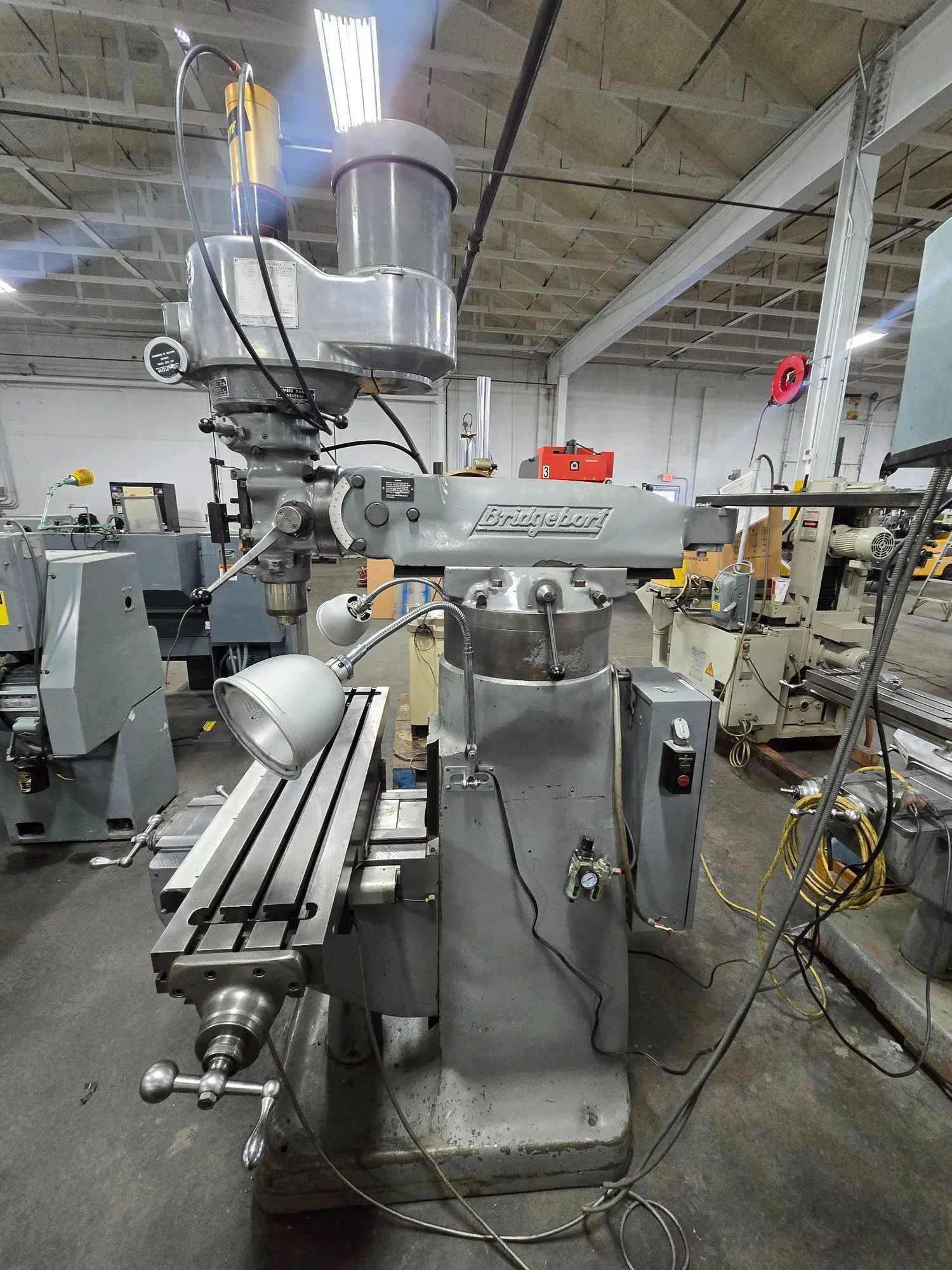 1986 BRIDGEPORT SERIES 1 VERTICAL MILL, 1.5HP, R-8 SPINDLE, 42X9" TABLE, 31"X/12"Y/16"Z TRAVEL. - VERTICAL MILLING MACHINES