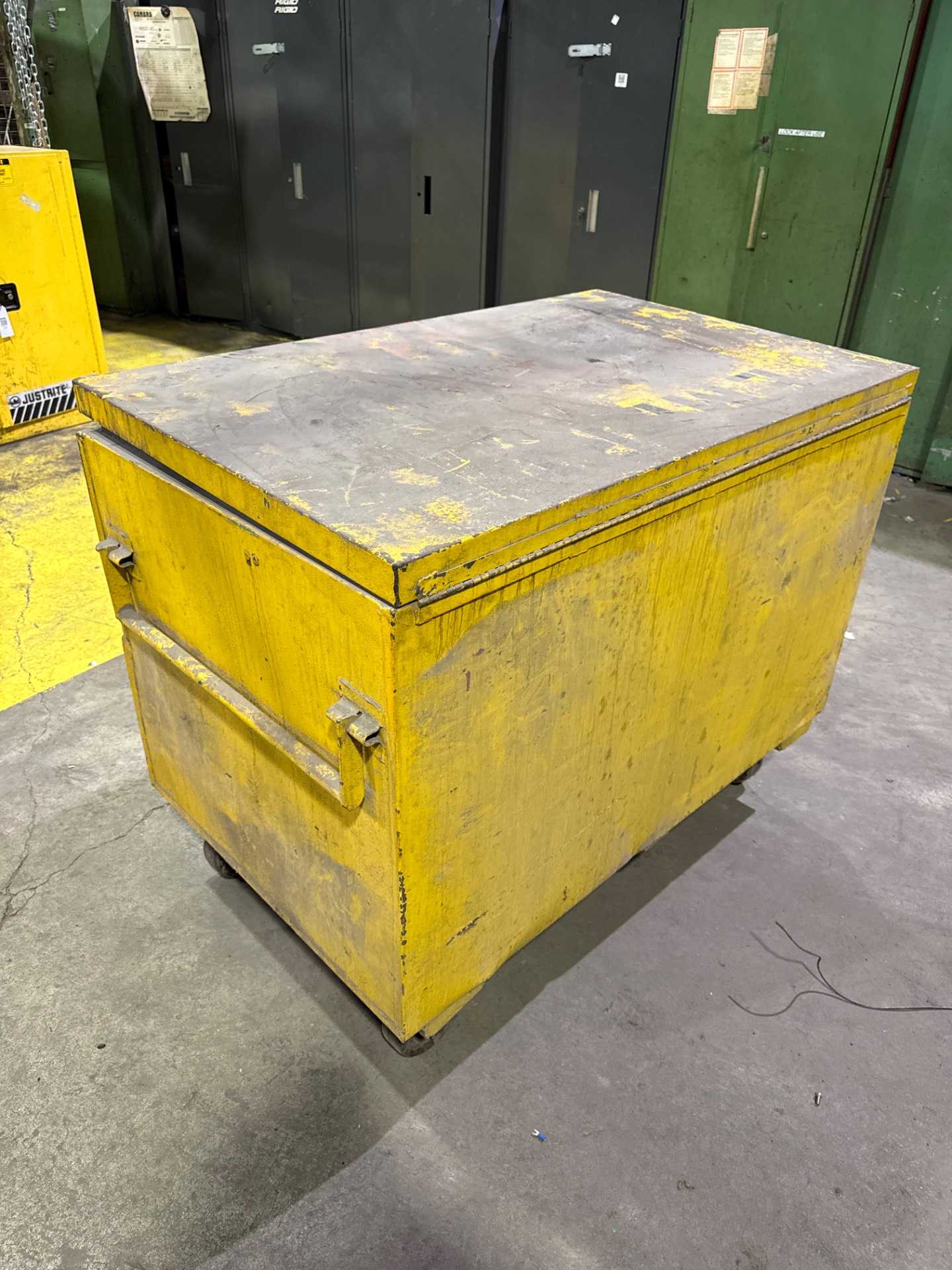 Greenlee 3048 Jobsite Storage Chest 16-Gauge Steel, 25 Cu ft, 48X30X30, 200 lbs - JOBSITE TOOL BOX