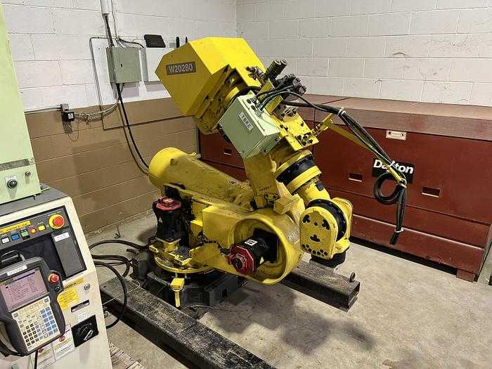2004 FANUC R-2000IA/200R SIX-AXIS ROBOT WITH RJ3IB CONTROLLER - RACK-MOUNTED - ARTICULATED ROBOTS