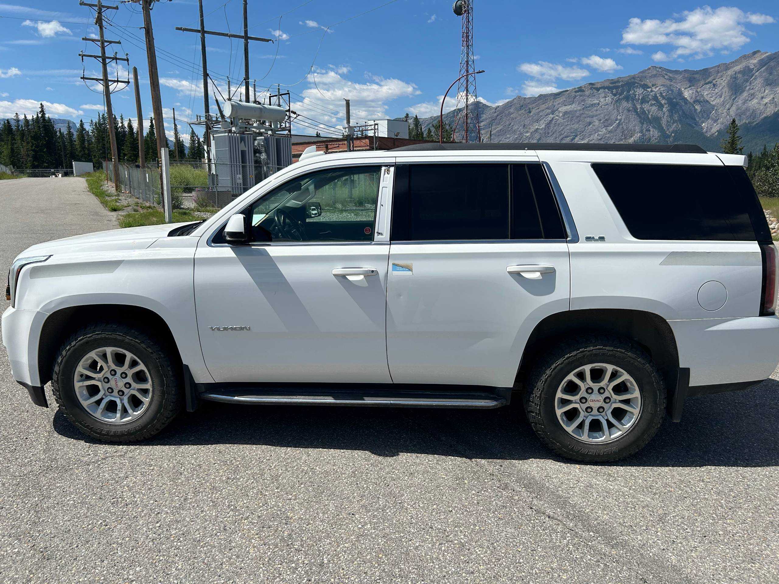 2016 GMC YUKON SLE PASSENGER VEHICLE - PASSENGER VEHICLE