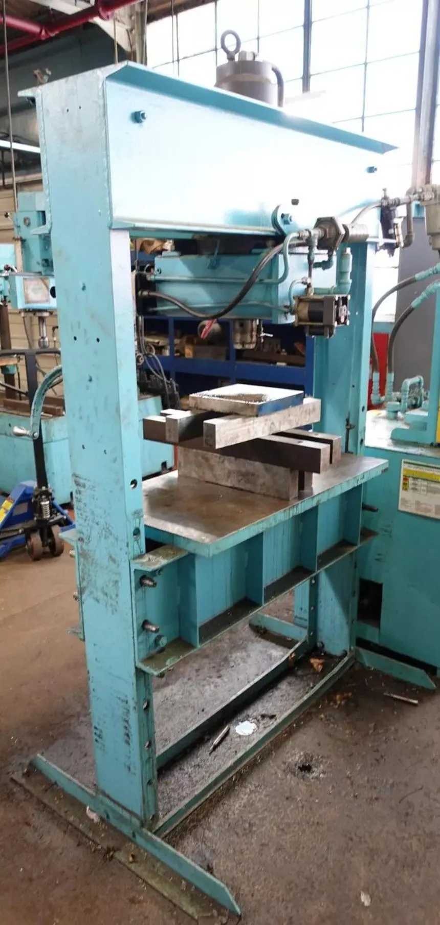 DAKE 6-275 75-TON AIR HYDRAULIC H-FRAME PRESS, 10" STROKE, 44" BETWEEN UPRIGHTS, 90-125 PSI - HYDRAULIC PRESSES