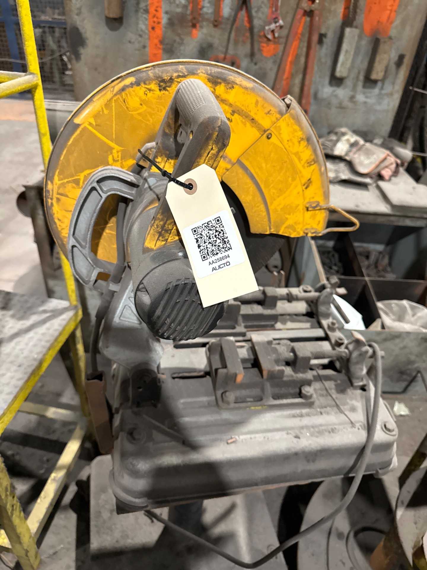 Bulk QTY of Dewalt Saws - CIRCULAR SAWS