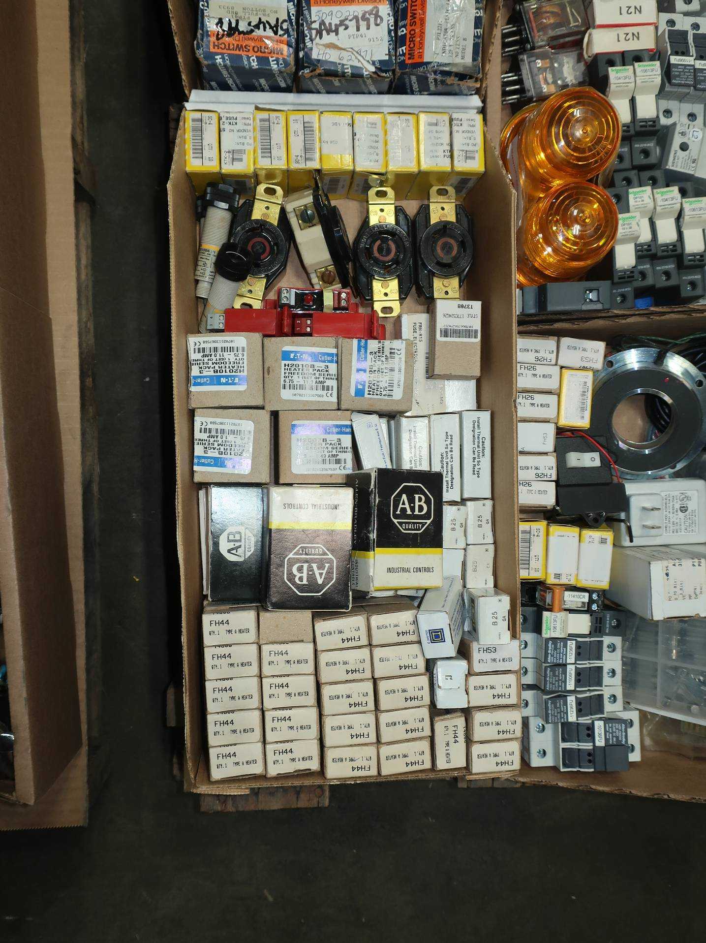 SKU 1760395 - 4 PALLETS OF ASSORTED ELECTRICAL COMPONENTS - ELECTRICAL COMPONENTS