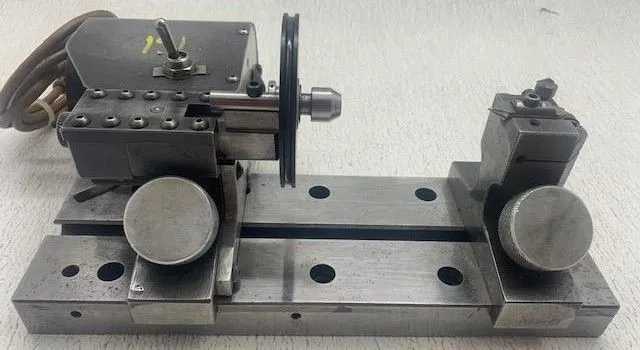 HARIG OD TURN FIXTURE, 7 IN DISTANCE BETWEEN CENTERS, 6 IN SWING, 115V, 180/360 RPM WHEEL - MACHINE TOOLING