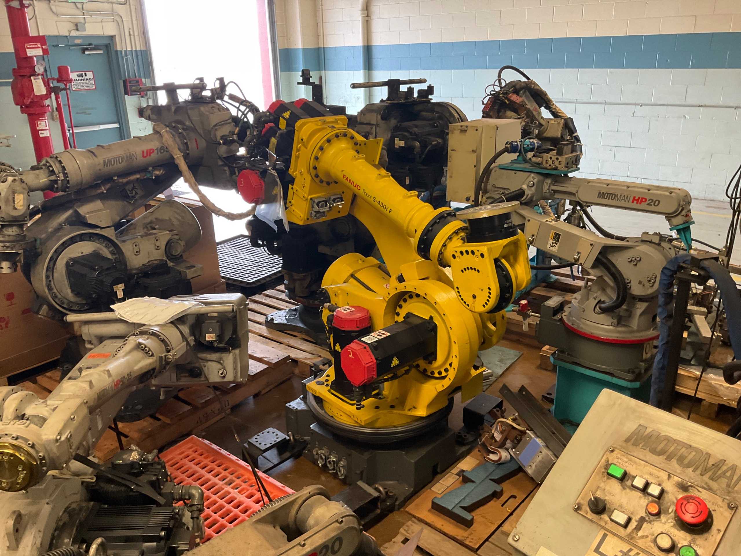 2000 FANUC S-430IF ARTICULATED ROBOT - ARTICULATED ROBOTS