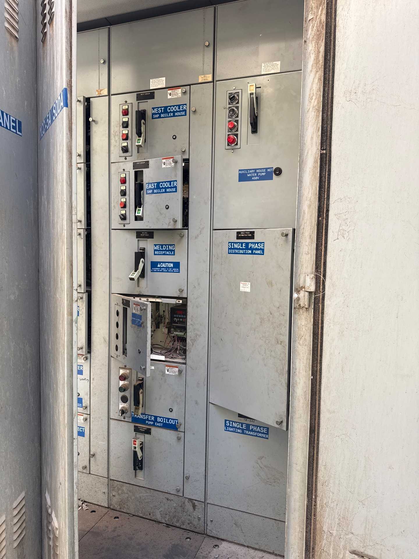 BULK QTY OF SIEMENS MCC, 4 SECTIONS - MOTOR CONTROL CENTERS
