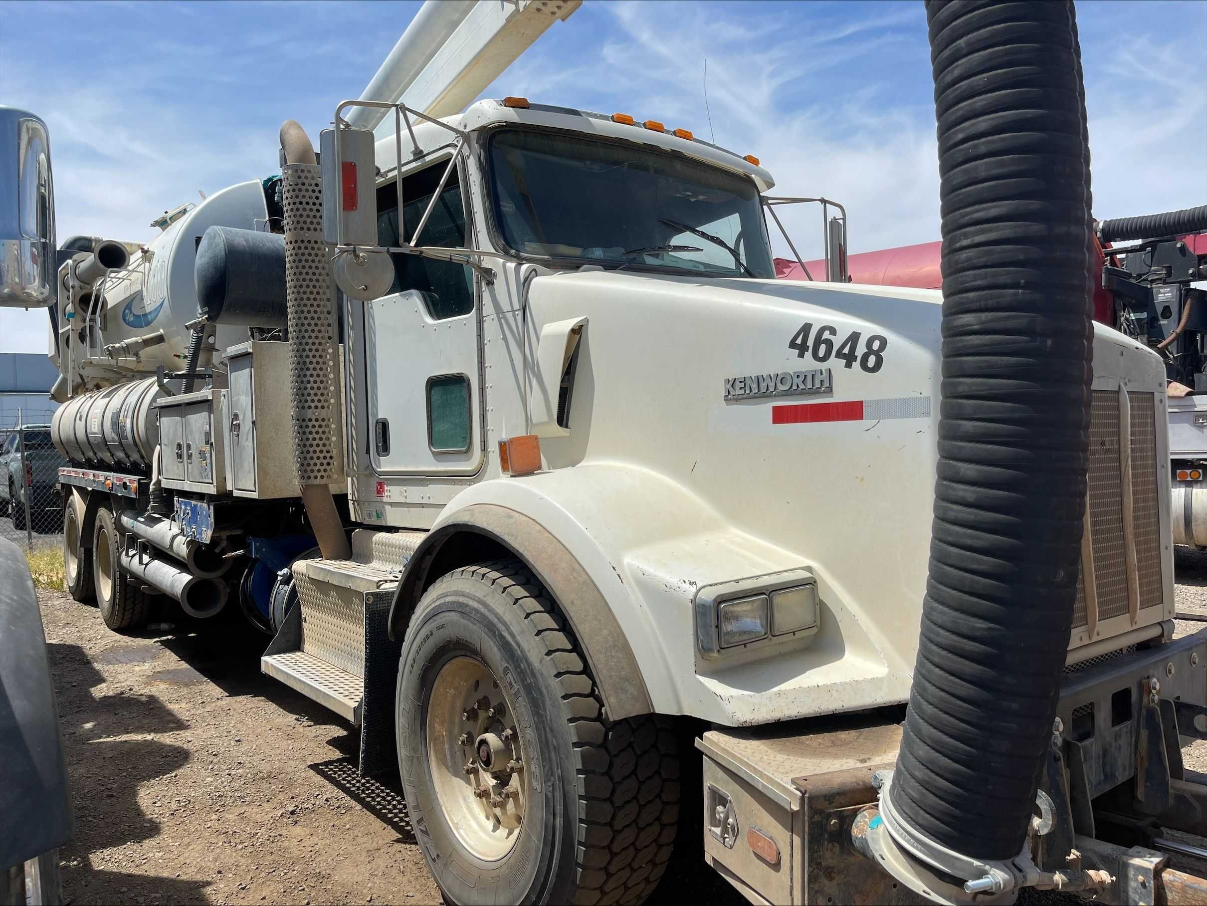 2014 VACTOR 2100 COMBINATION SEWER CLEANING TRUCK - KENWORTH - HYDRO EXCAVATOR TRUCKS