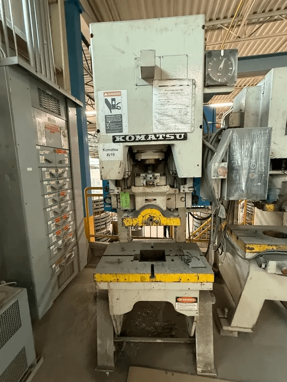 1982 KOMATSU OBI 45-2 45 TON STRAIGHT SIDE PRESS - MECHANICAL PRESSES