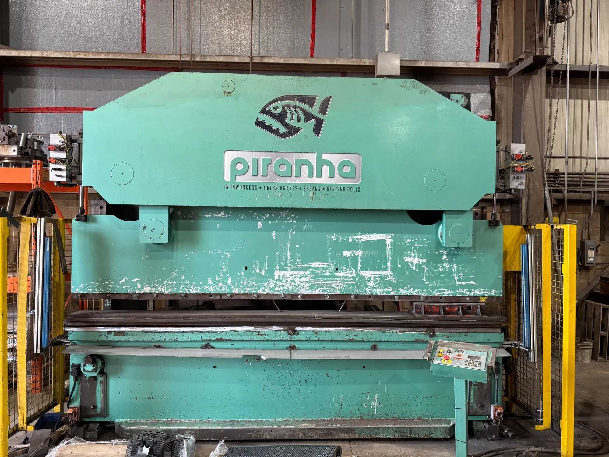 PIRANHA 25012 HYDRAULIC PRESS BRAKE, 250-TON, 12 FT, 8 IN STROKE, 575V, 33,000 LB - PRESS BRAKES