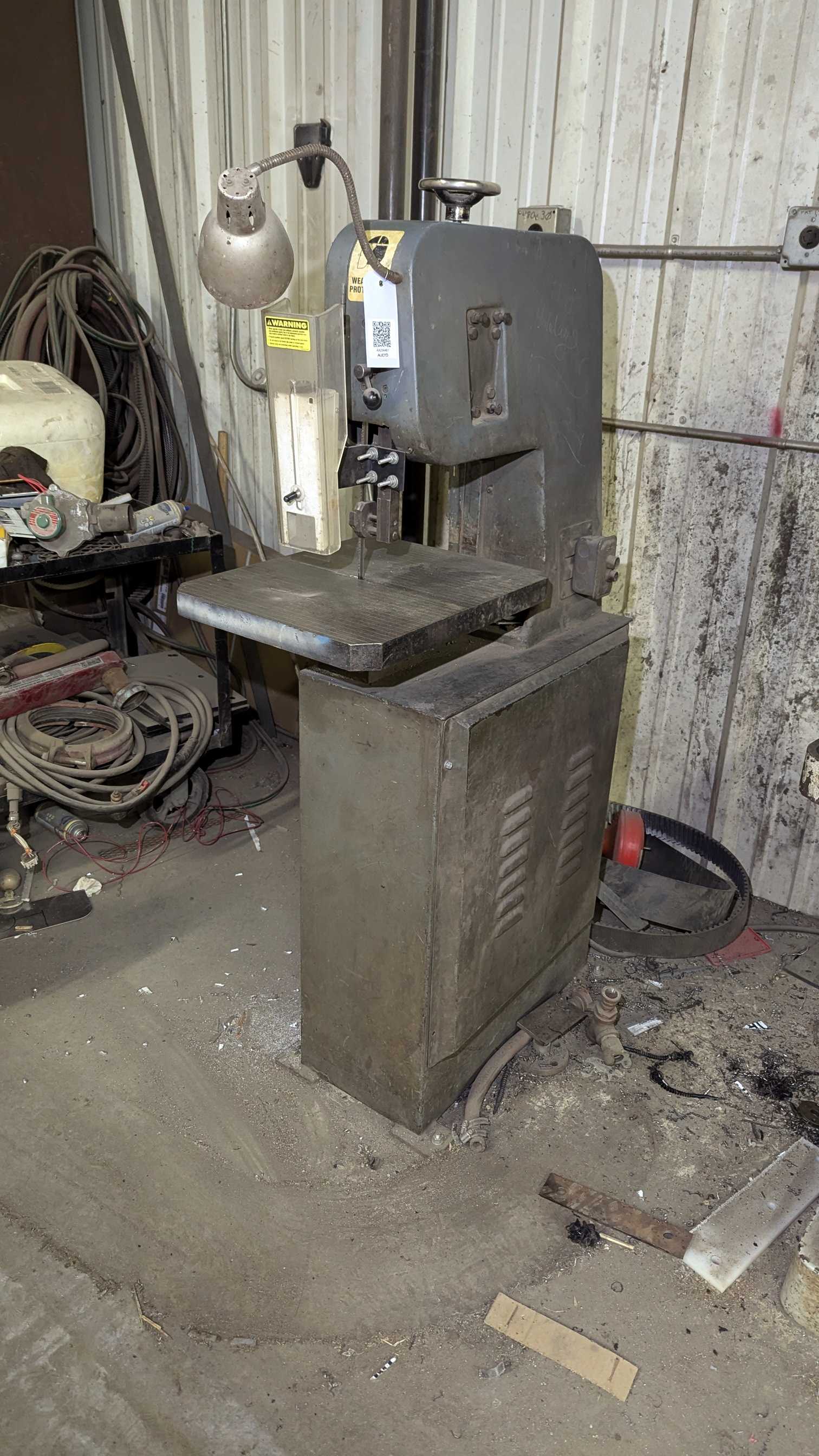 LETEN LCM 300A VERTICAL BAND SAW - VERTICAL BAND SAWS