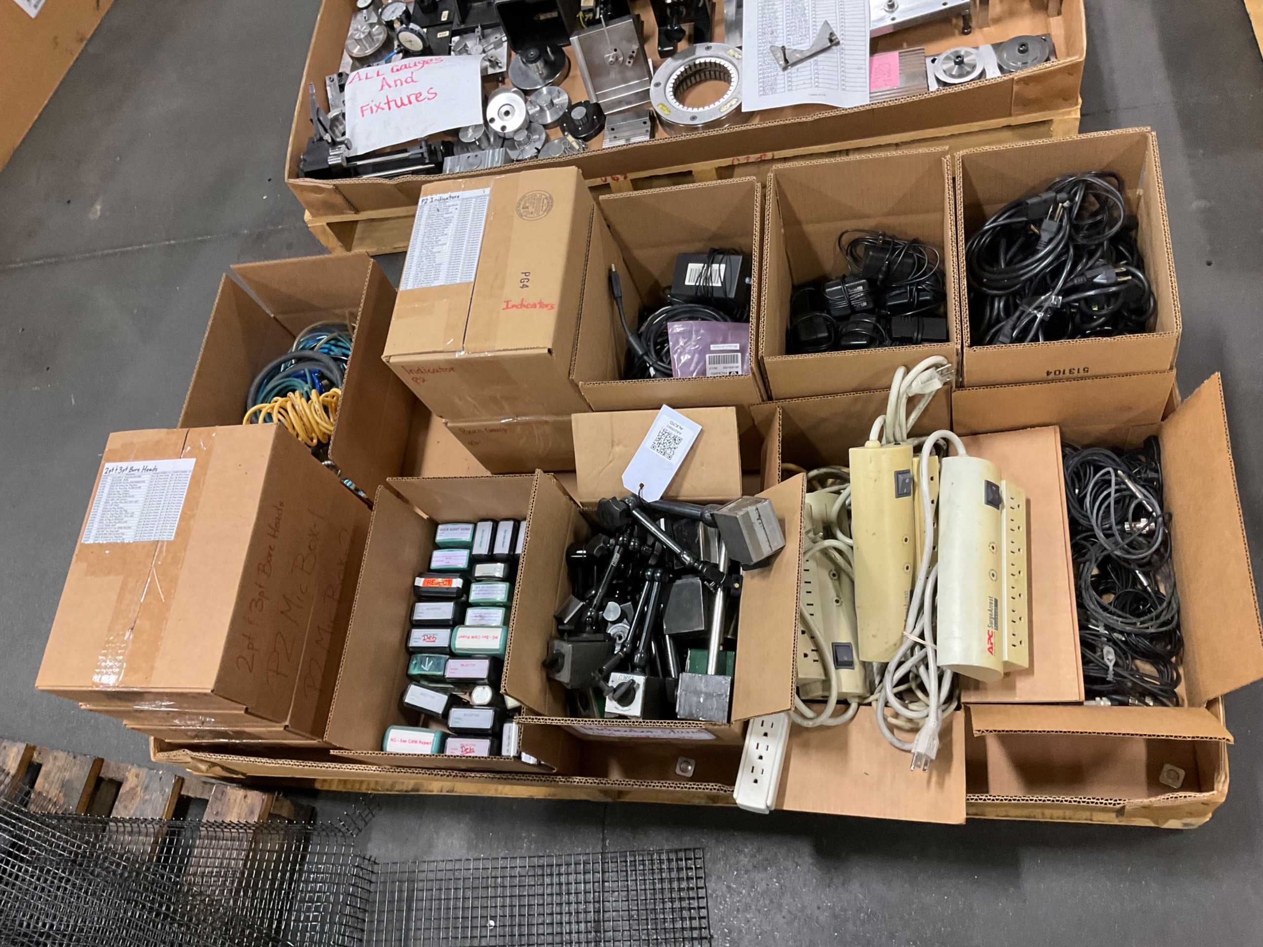 BULK QTY OF ELECTRICAL ACCESSORIES - ELECTRICAL PARTS