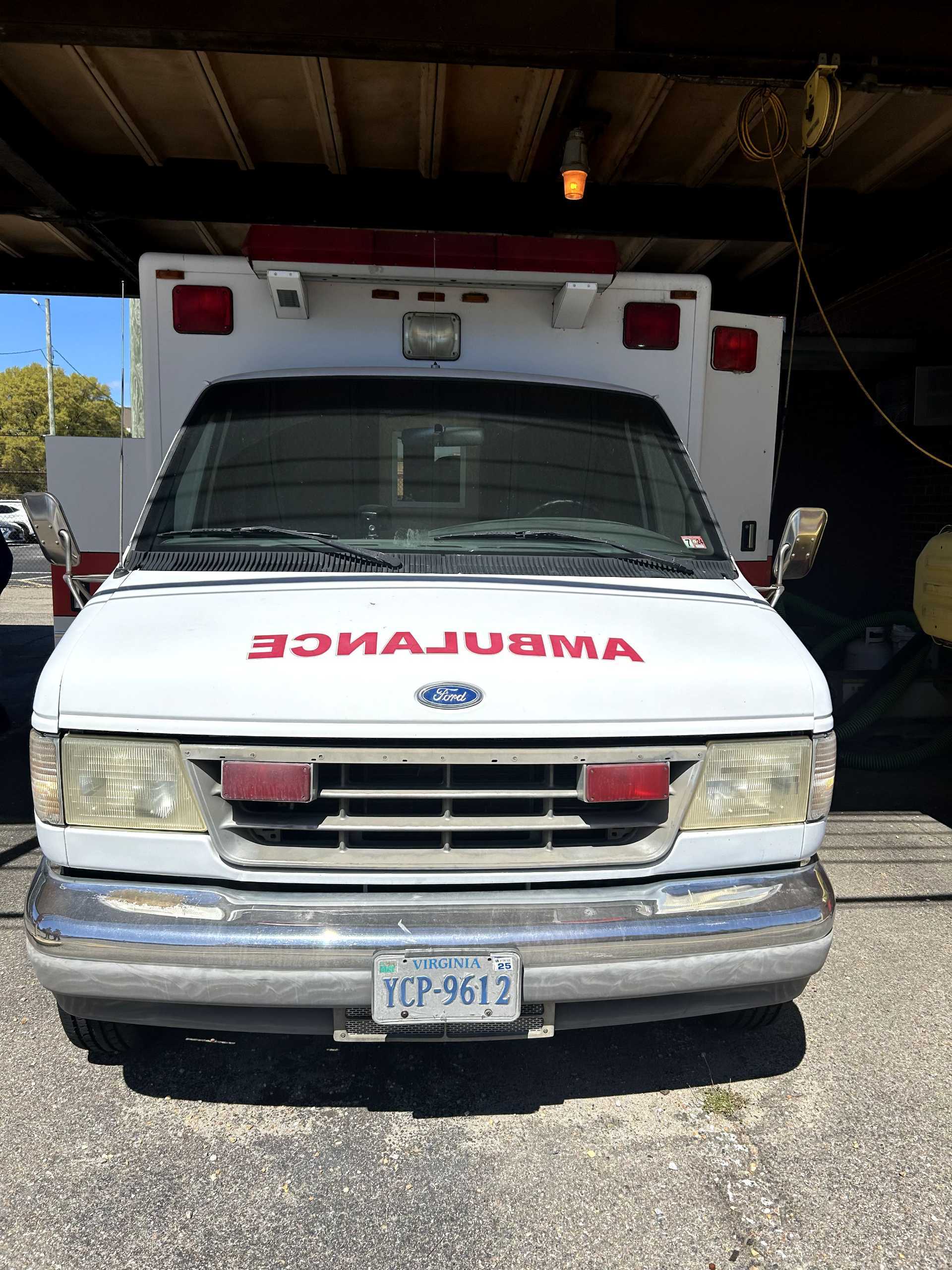 1994 FORD E-350 EMERGENCY VEHICLES INC AMBULANCE - UTILITY VEHICLES