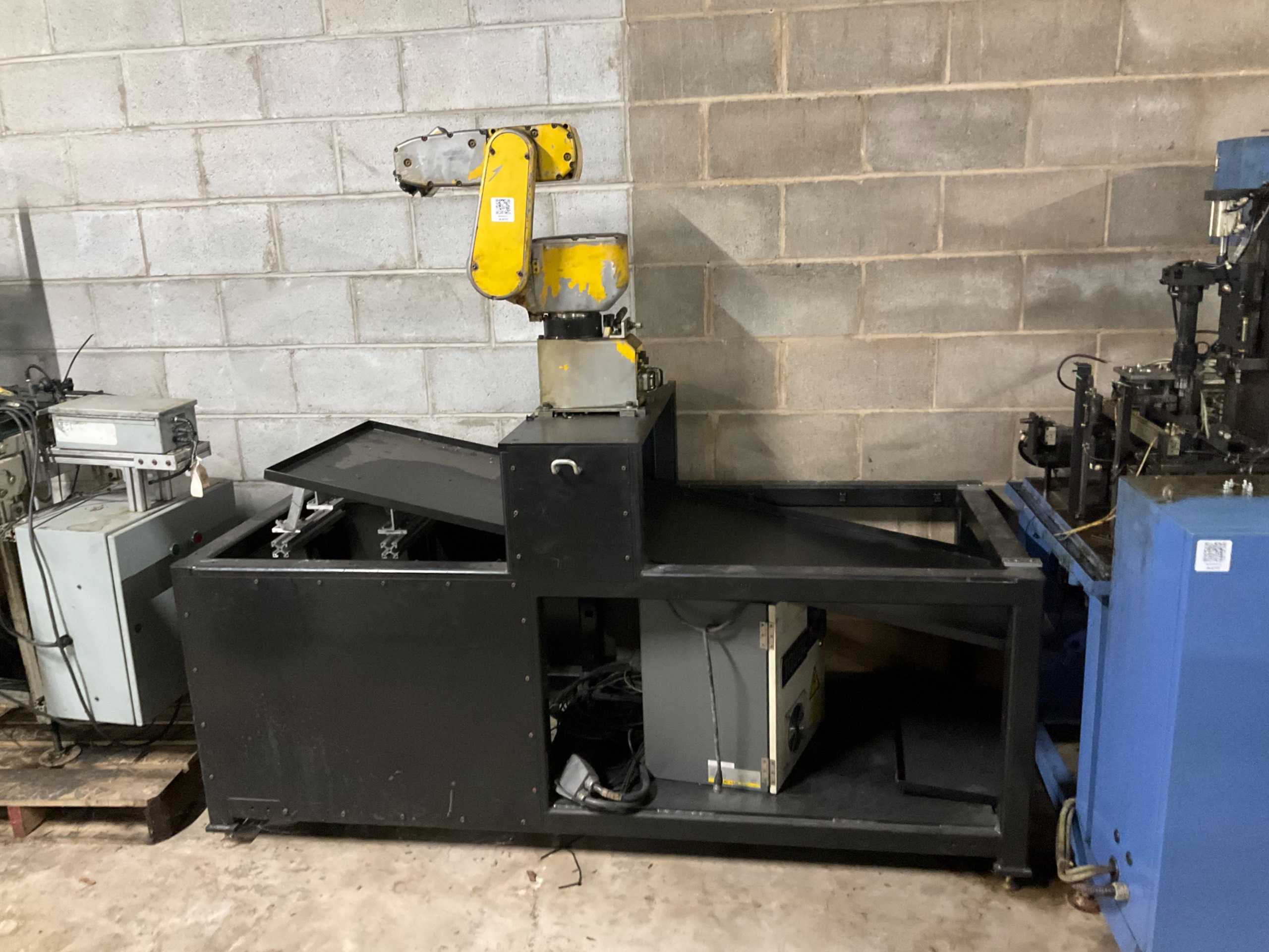 2002 FANUC ROBOT & CONTROL ASSEMBLY - ARTICULATED ROBOTS
