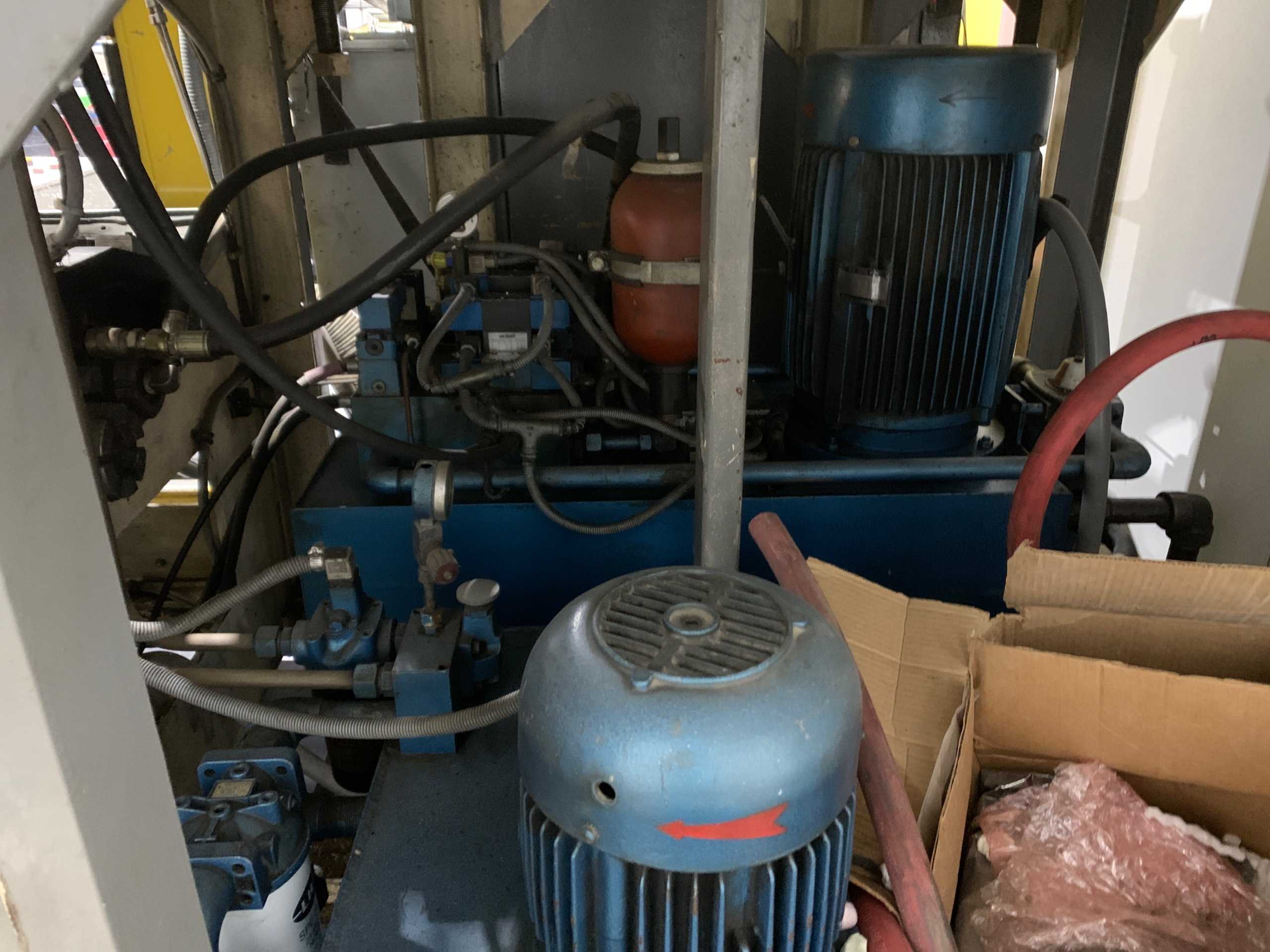 AKEI MOLDING MACHINE - PLASTICS & RUBBER