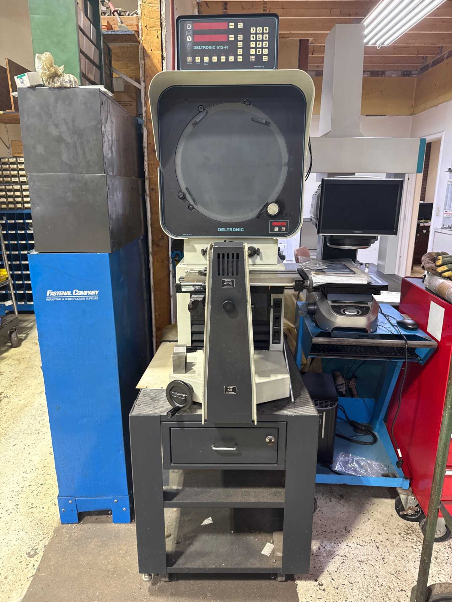 DELTRONIC DH214-612R OPTICAL COMPARATOR 14IN SCREEN, MPC-5 DRO, 20X-50X LENSES, 8X6IN TRAVEL - OPTICAL COMPARATORS