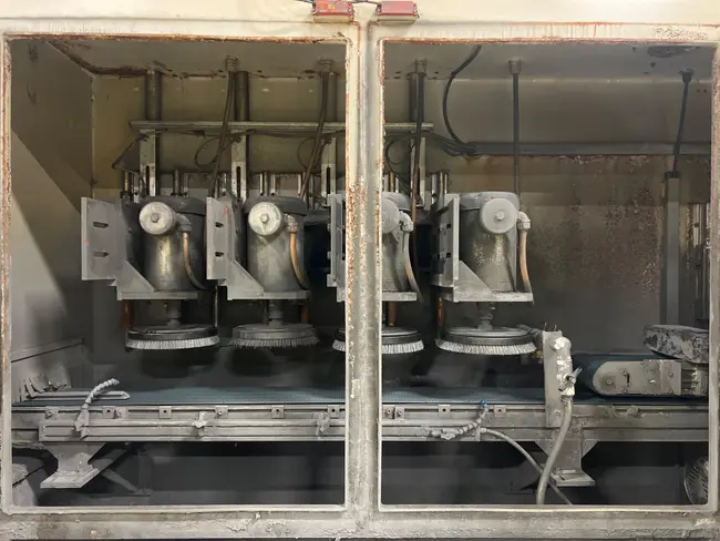 CDMC MAG-8 DEBURRING MACHINE - undefined