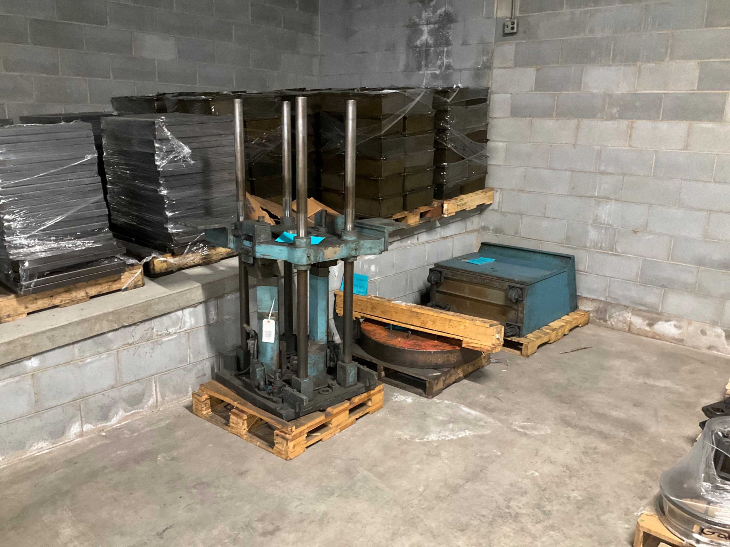 BULK QTY OF PRESS PARTS - PRESS BRAKE TOOLING