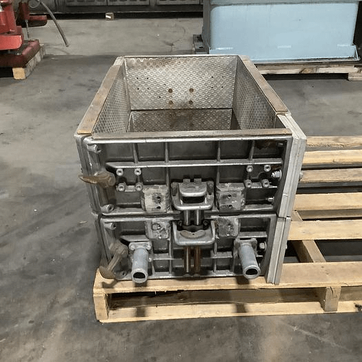 FLASK 24"X16" SIZE 24"X16", TOTAL HEIGHT 16", COPE DEPTH 8", DRAG DEPTH 8" - CASTING EQUIPMENT