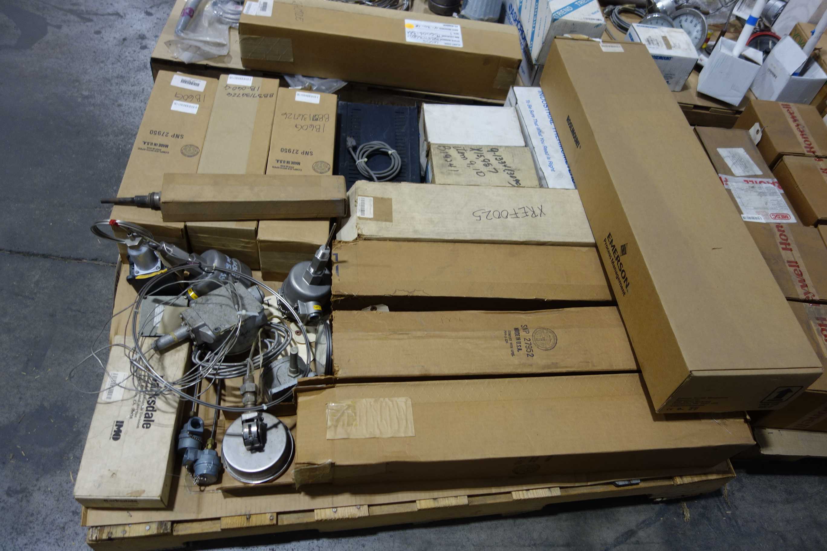 4 PALLETS OF ASSORTED TEMPERATURE SENSORS - SENSORS