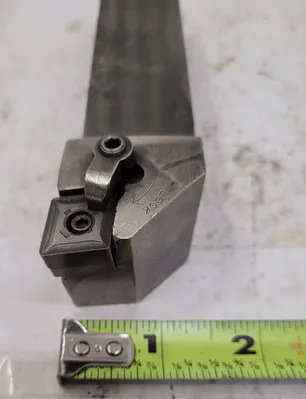 KENNAMETAL DCLNL-205D TOOLHOLDER, 1.25 IN SHANK, 6 IN LENGTH, CN..543 GAGE INSERT - MACHINE TOOLING