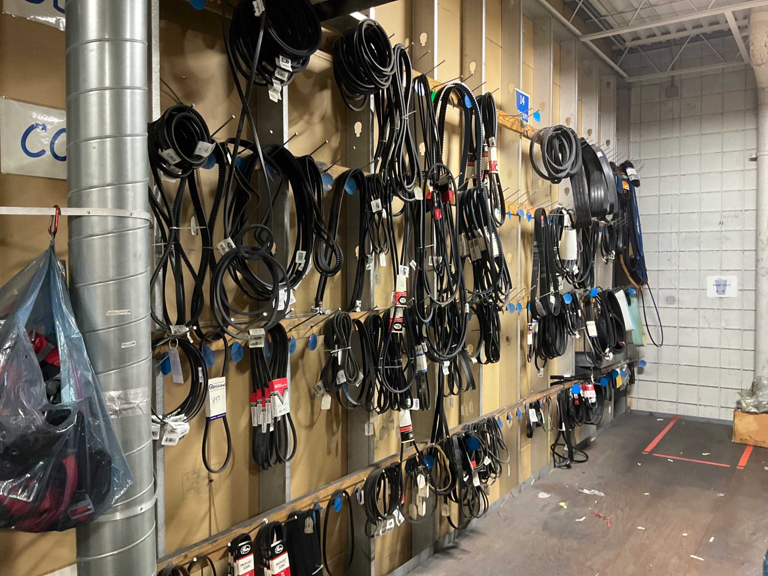 BULK QTY OF BELTS - BELTS