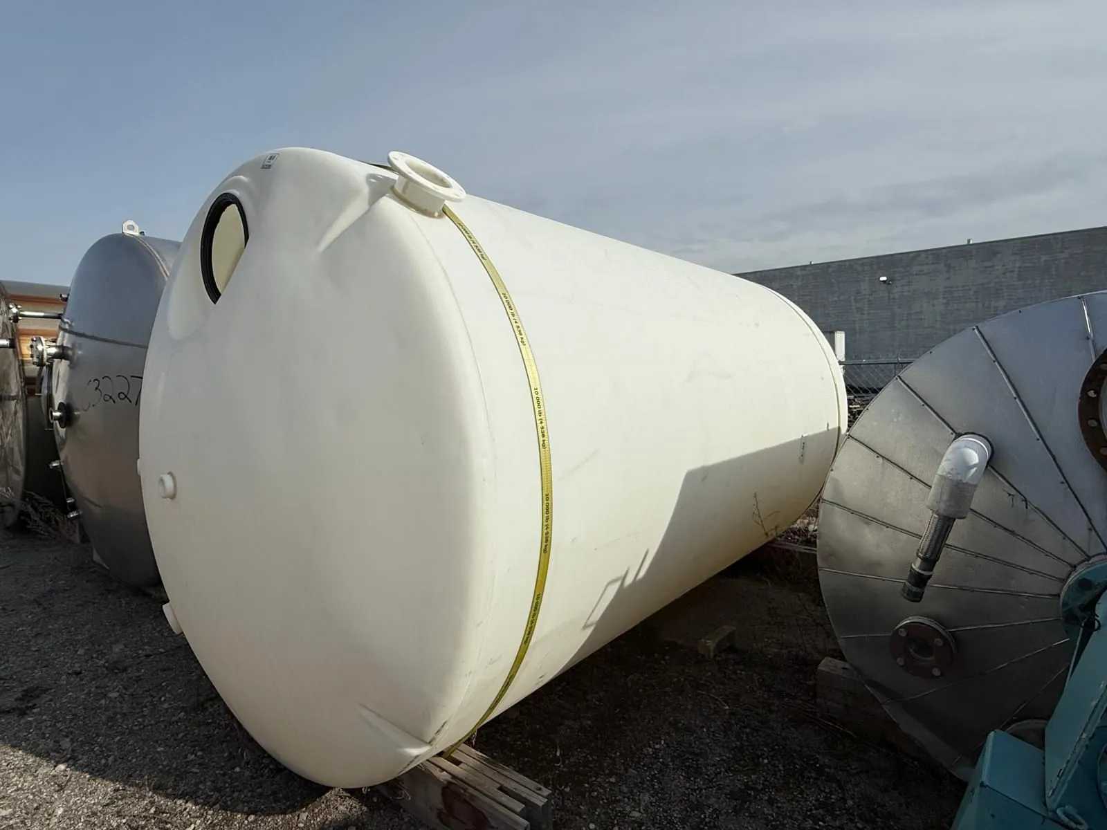 POLY STORAGE TANK, 22500L, POLYETHYLENE, VERTICAL, 100X100X175IN, 2000 LBS - TANKS