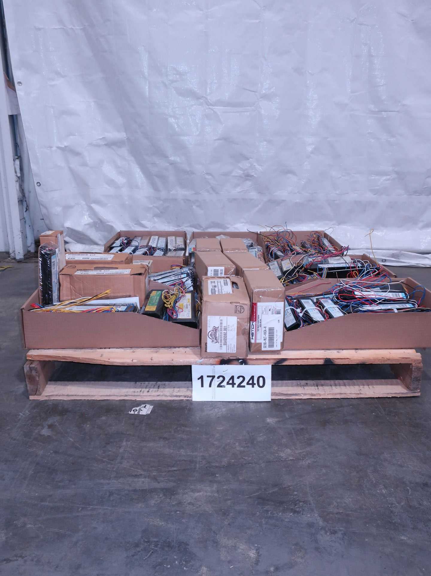 SKU 1724240 - PALLET OF ASSORTED BALLASTS SKU 1724240 - PALLET OF ASSORTED BALLASTS