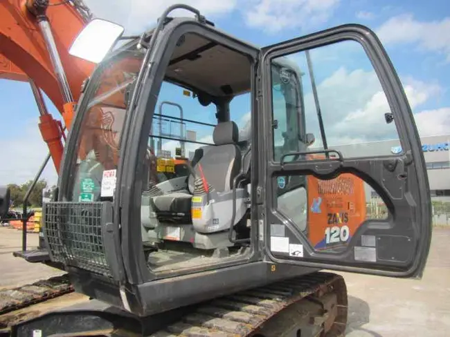 2019 HITACHI ZX120-6 CRAWLER EXCAVATOR - undefined