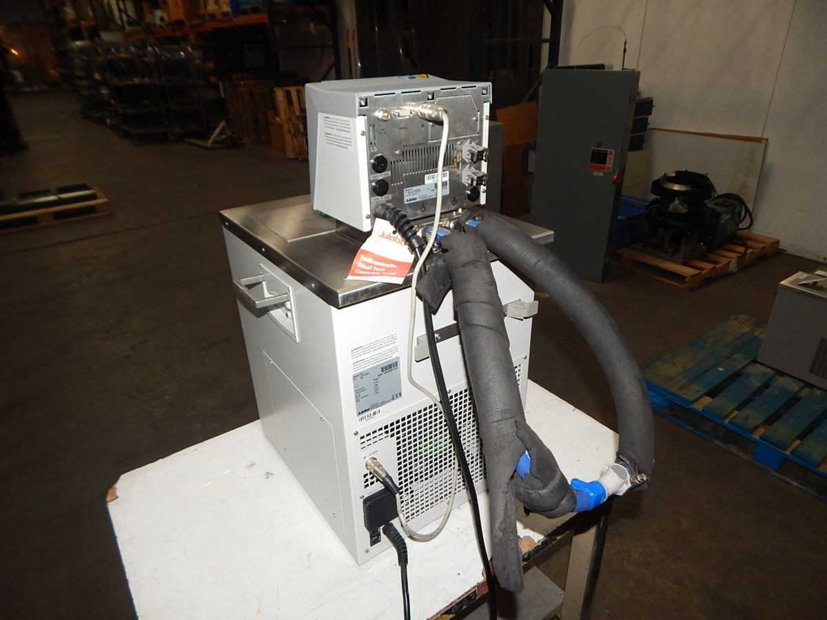 JULABO F33 CIRCULATOR, -30/+200C TEMP, +/-0.01C STAB, 2KW HEAT, 0.3KW COOL, 22L/MIN FLOW, 30KG - LAB & SCIENTIFIC