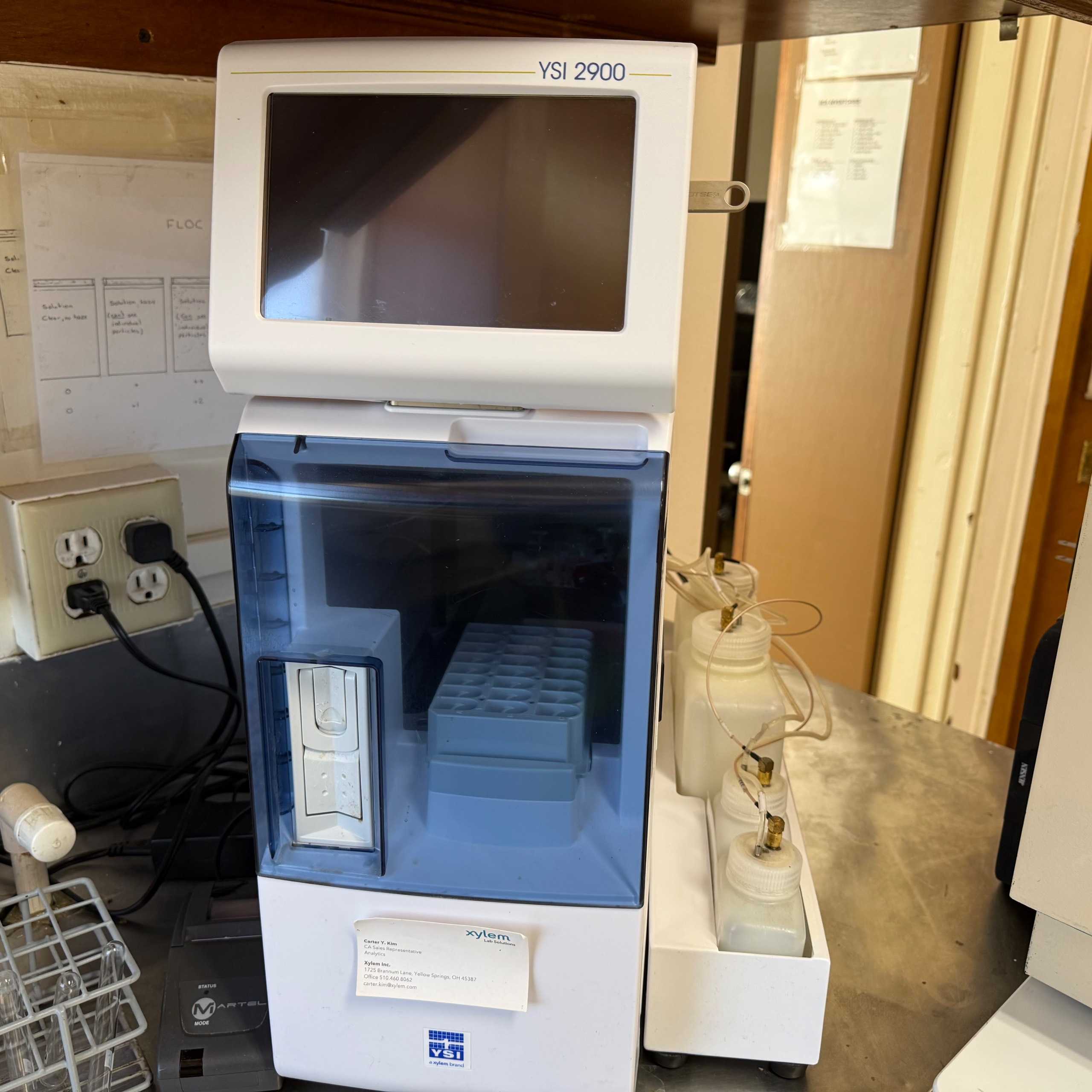 YSI 2900D BIOCHEMISTRY ANALYZER - ANALYZER