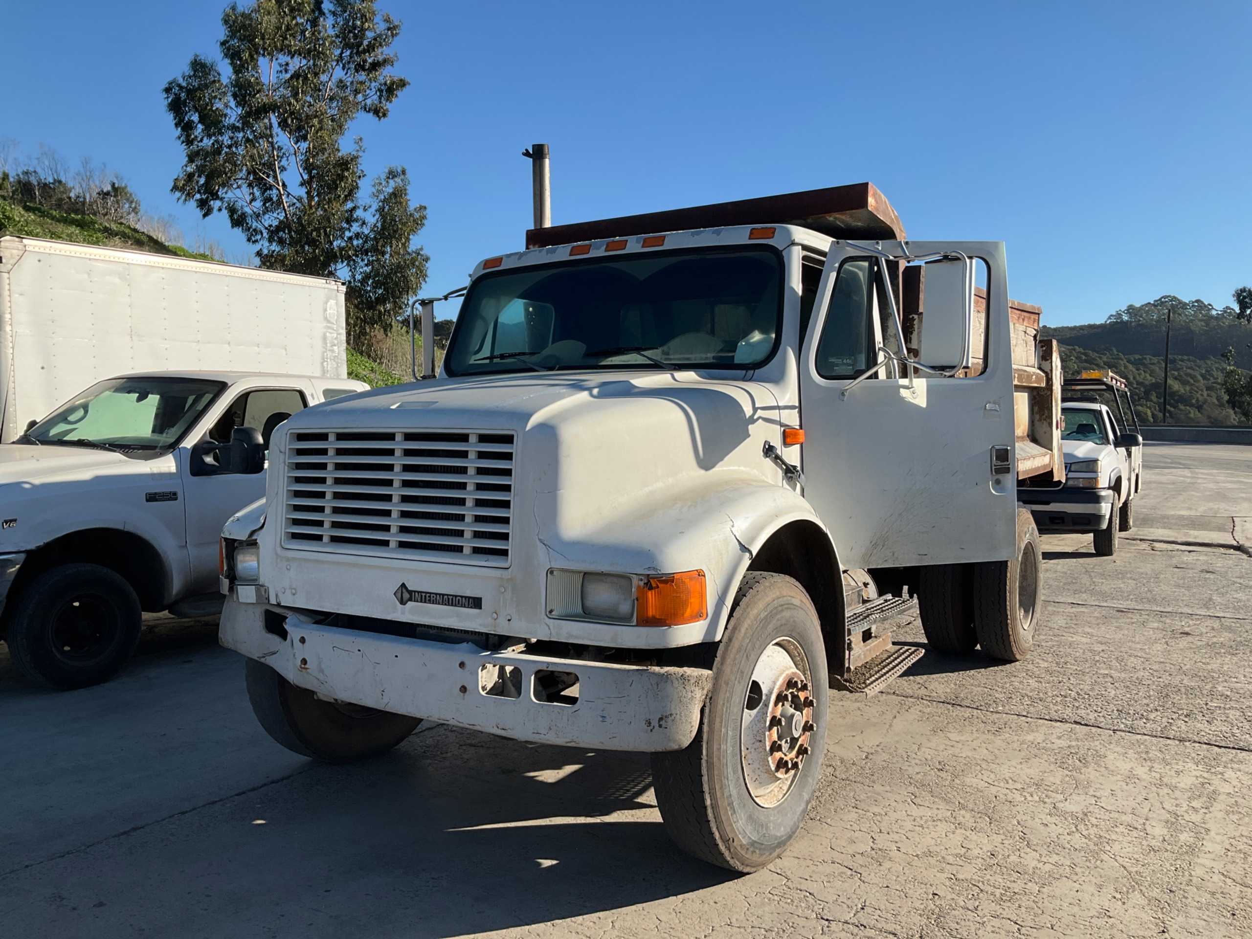 1993 INTERNATIONAL 4900 DUMP TRUCK - DUMP TRUCK