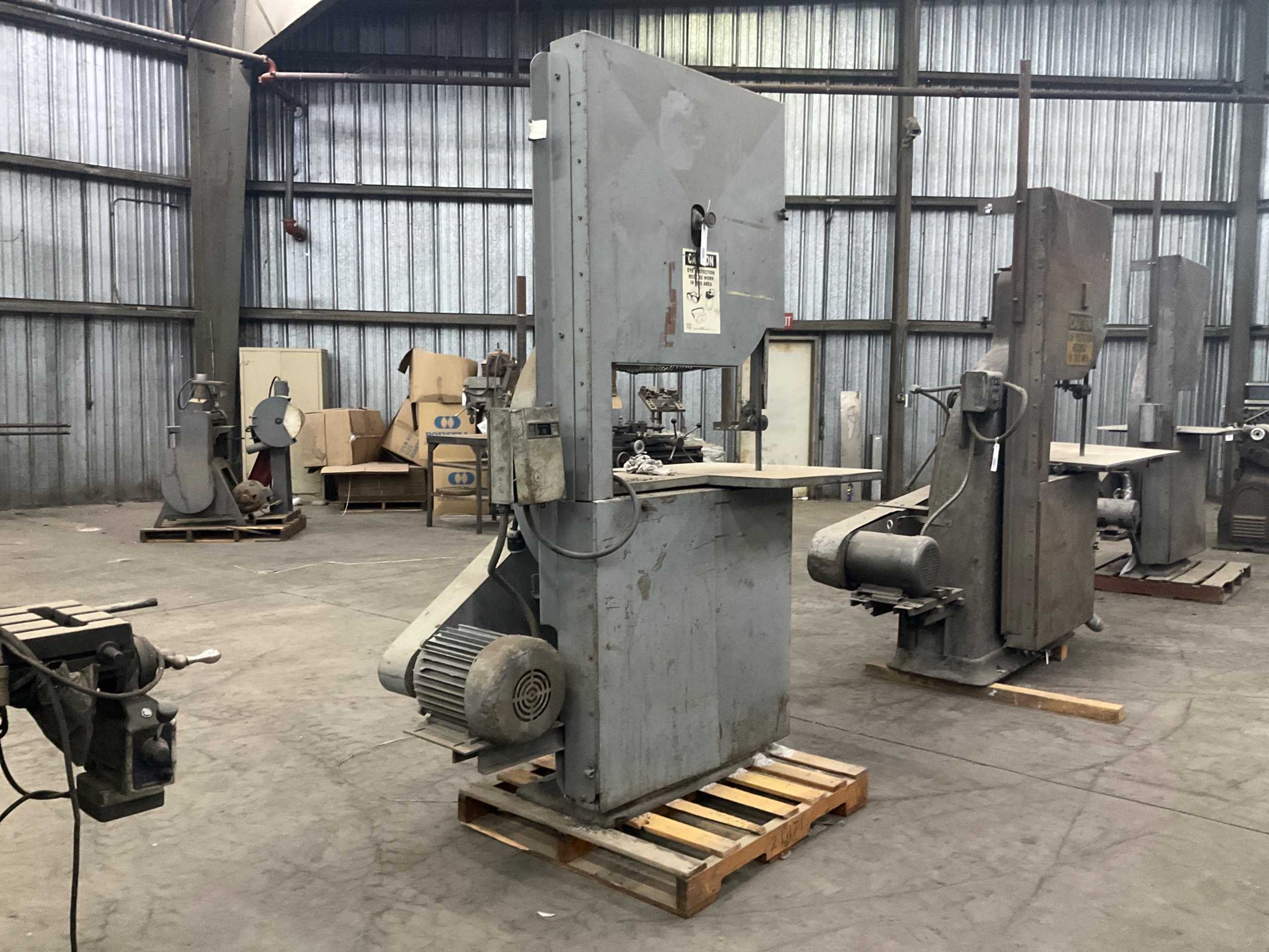VERTICAL BAND SAW - VERTICAL BAND SAWS
