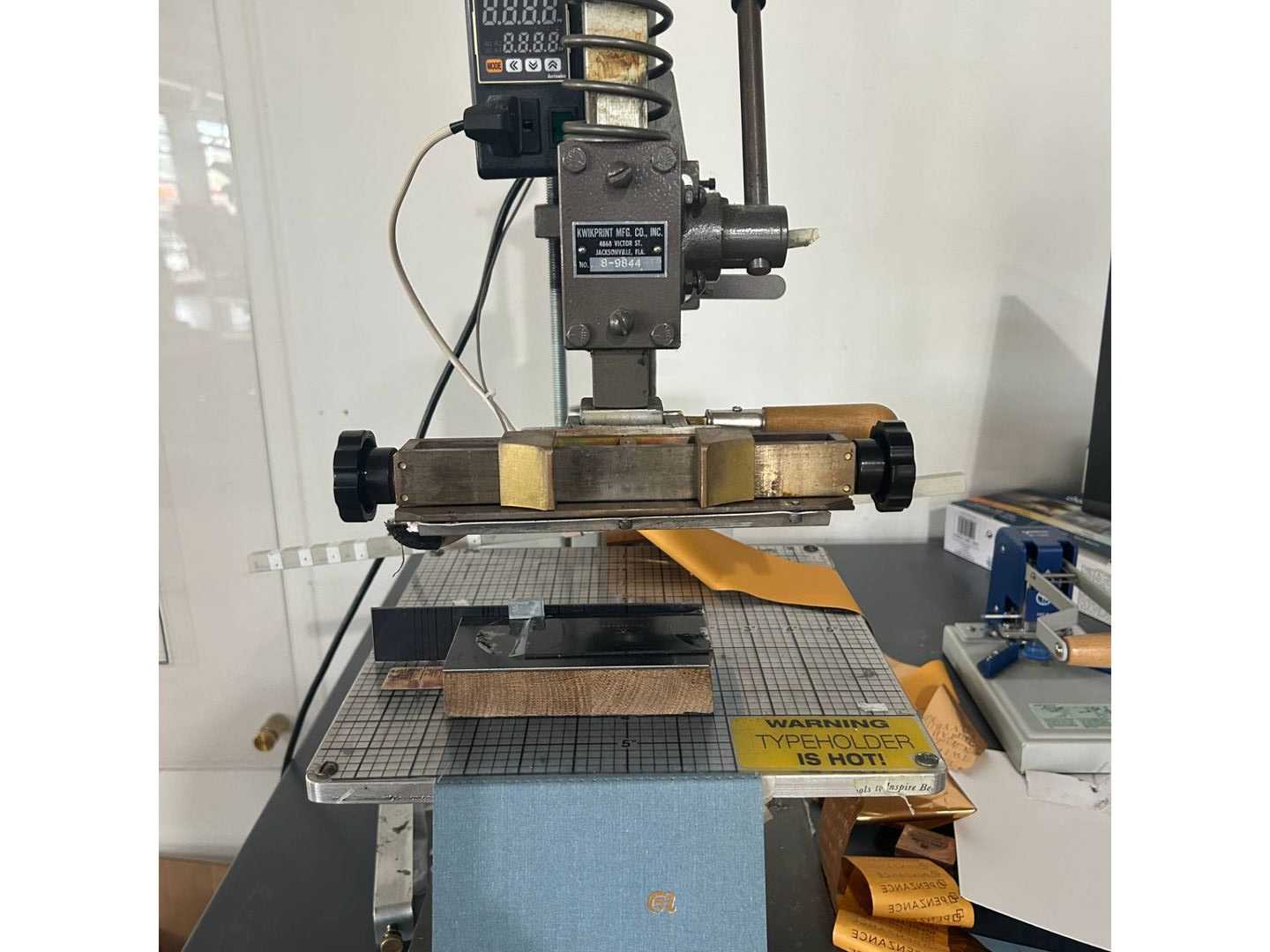 KWIKPRINT 86 HOT STAMPING MACHINE - PRINTING