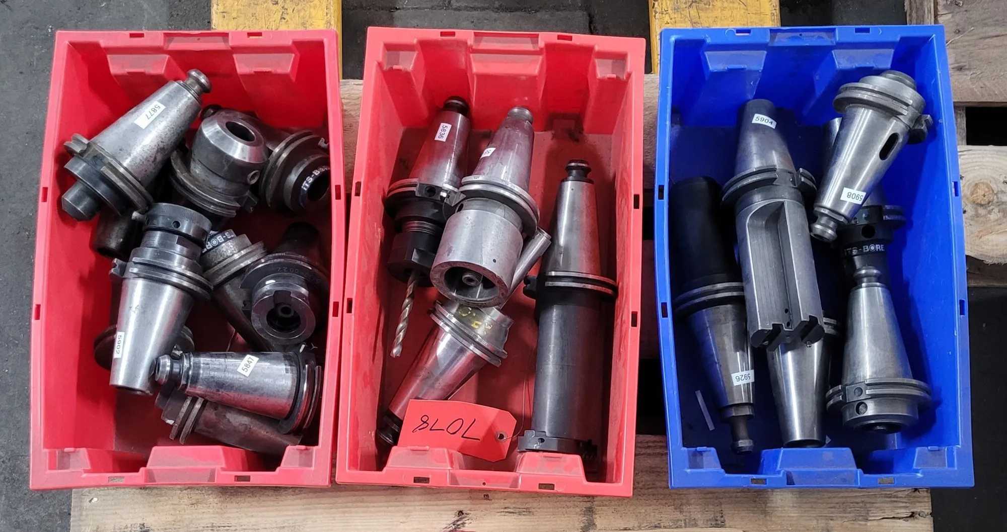 LOT OF 20 CAT 50 TOOL HOLDERS, ISCAR, SANDVIK, MAZAK, ERICKSON, BORING HEADS & DRILLS - MACHINING TOOLING & PARTS