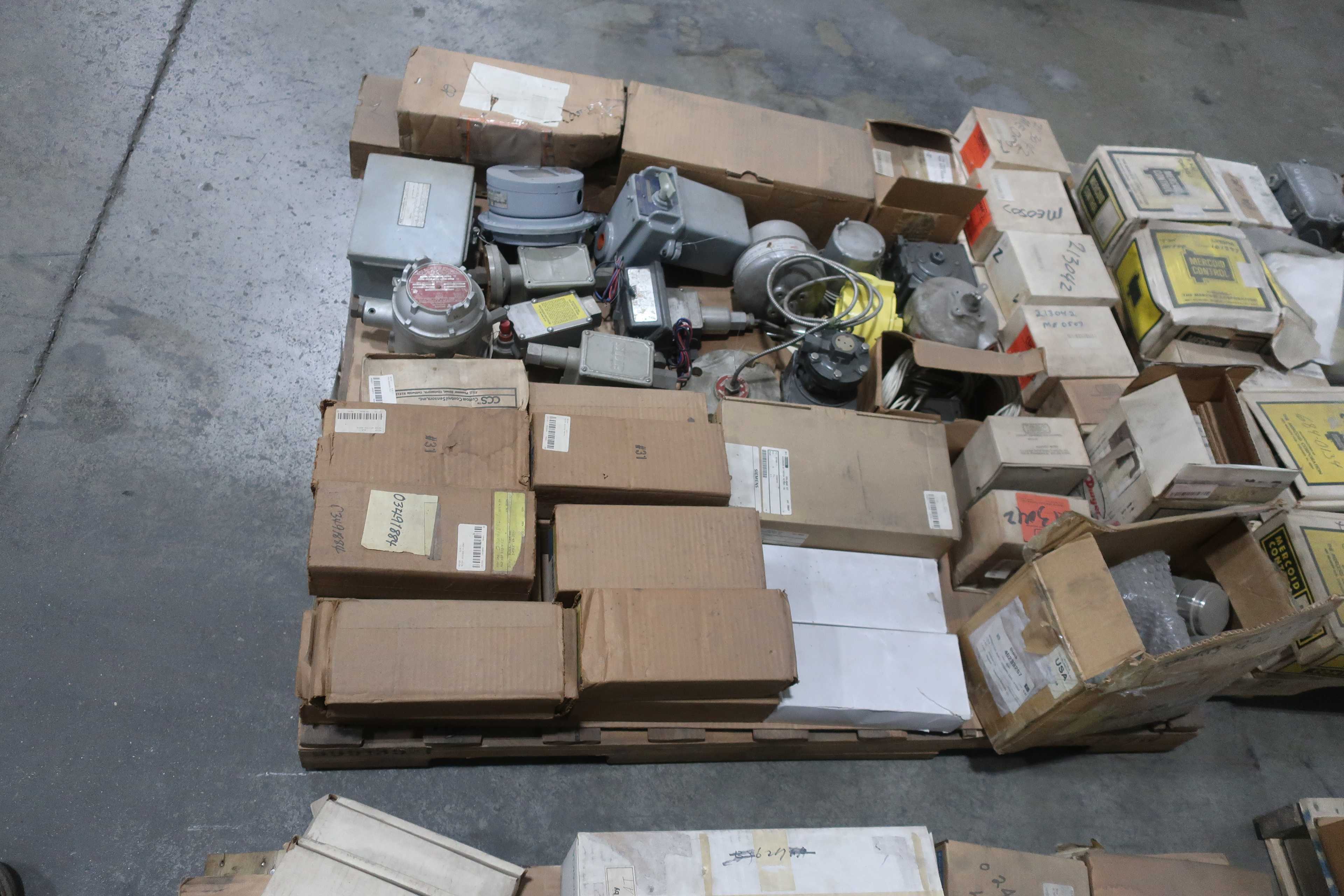 SKU 1070124 - 4 PALLETS OF ASSORTED SWITCHES - SWITCHES