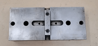 ANCHOR VISE – 9IN L X 4IN W X 2IN H - MACHINE TOOLING