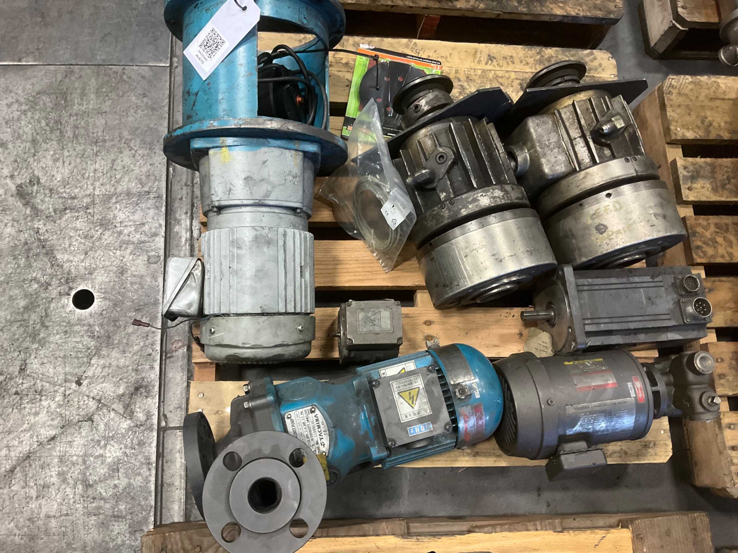 QTY 4: AC MOTOR - AC MOTOR
