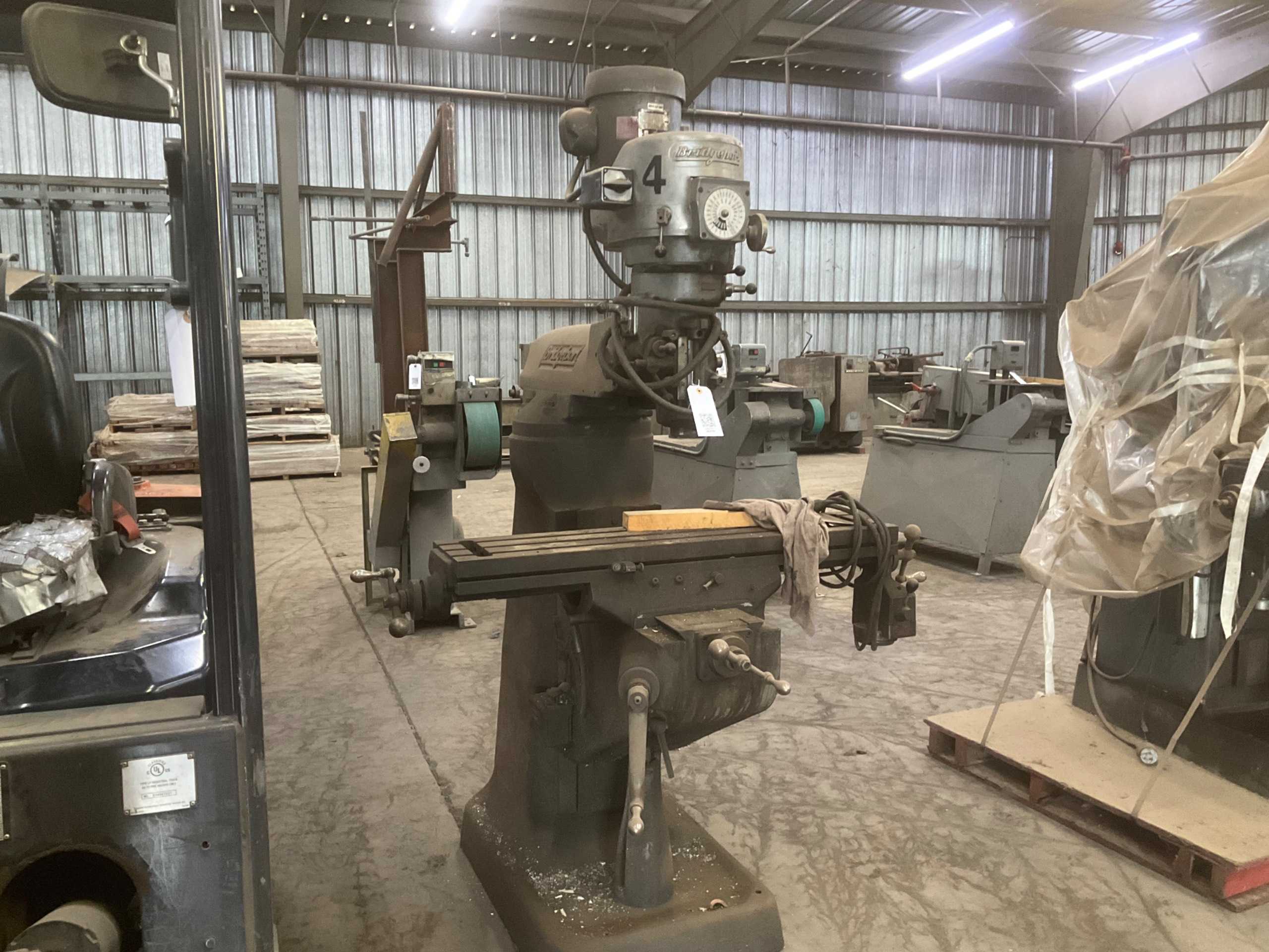 BRIDGEPORT VERTICAL MILLING MACHINE - VERTICAL MILLING MACHINE